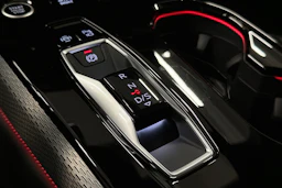 punainen Audi A5 Avant 2025 kuva 34.