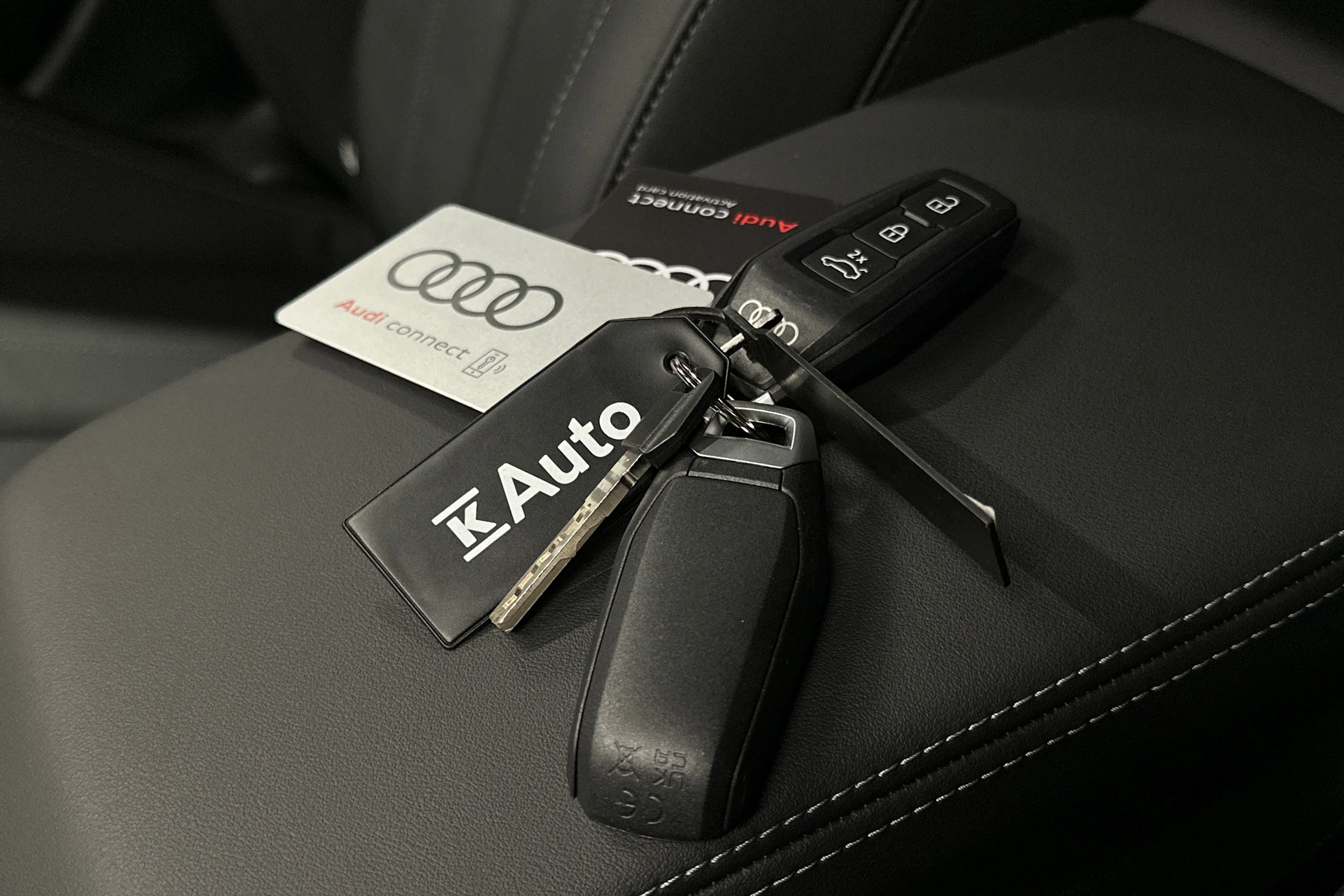 punainen Audi A5 Avant 2025 kuva 35.