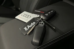 punainen Audi A5 Avant 2025 kuva 35.