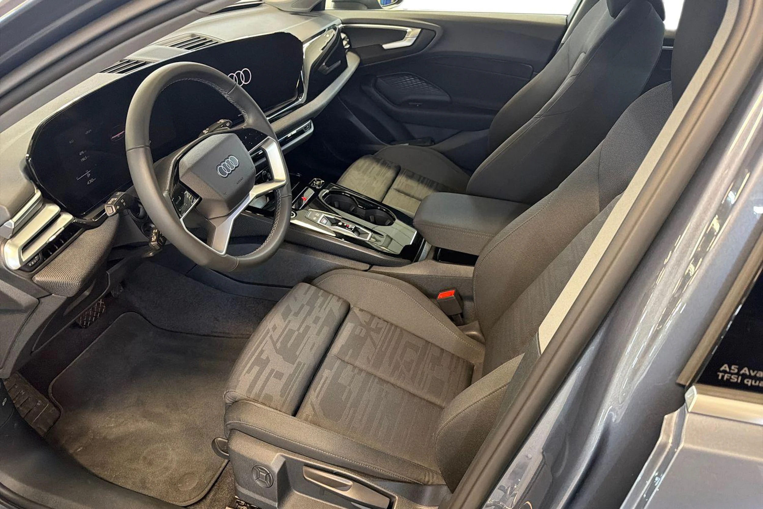 sininen Audi A5 Avant 2025 kuva 6.