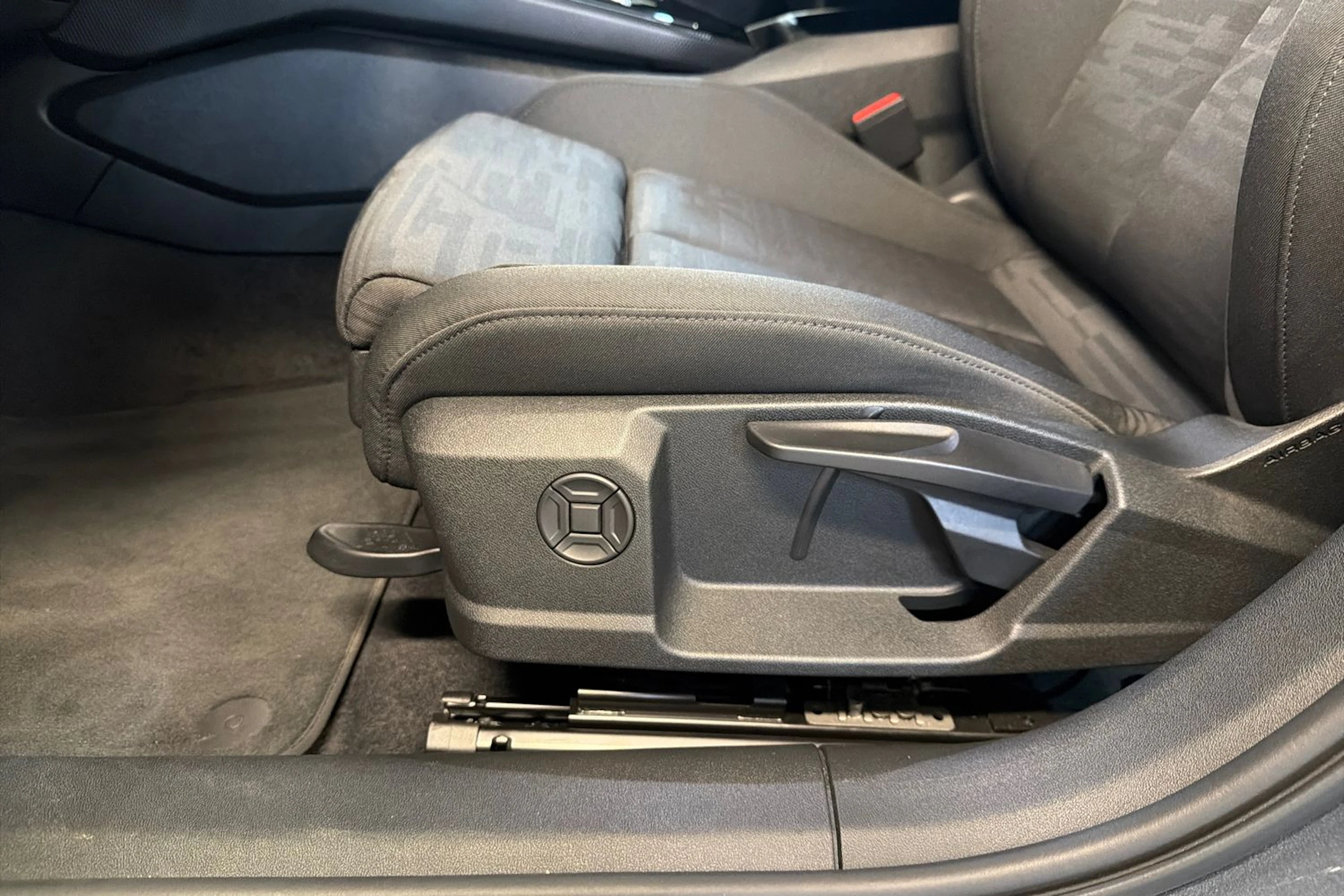 sininen Audi A5 Avant 2025 kuva 14.