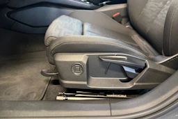 sininen Audi A5 Avant 2025 kuva 14.