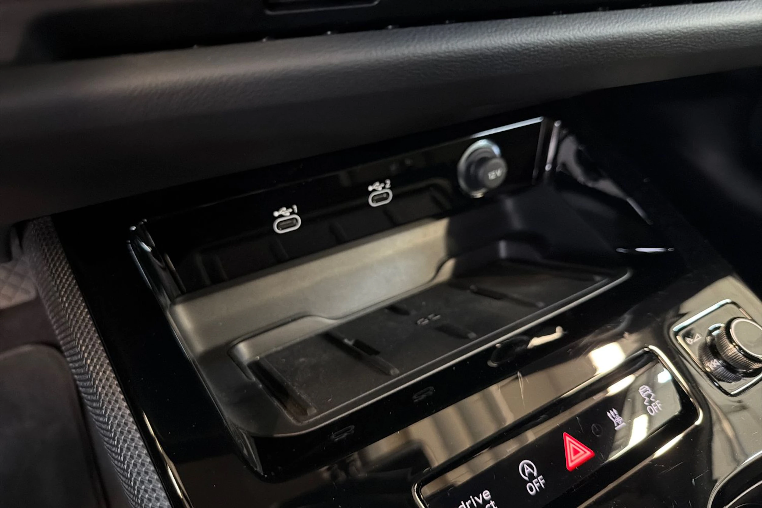 sininen Audi A5 Avant 2025 kuva 16.