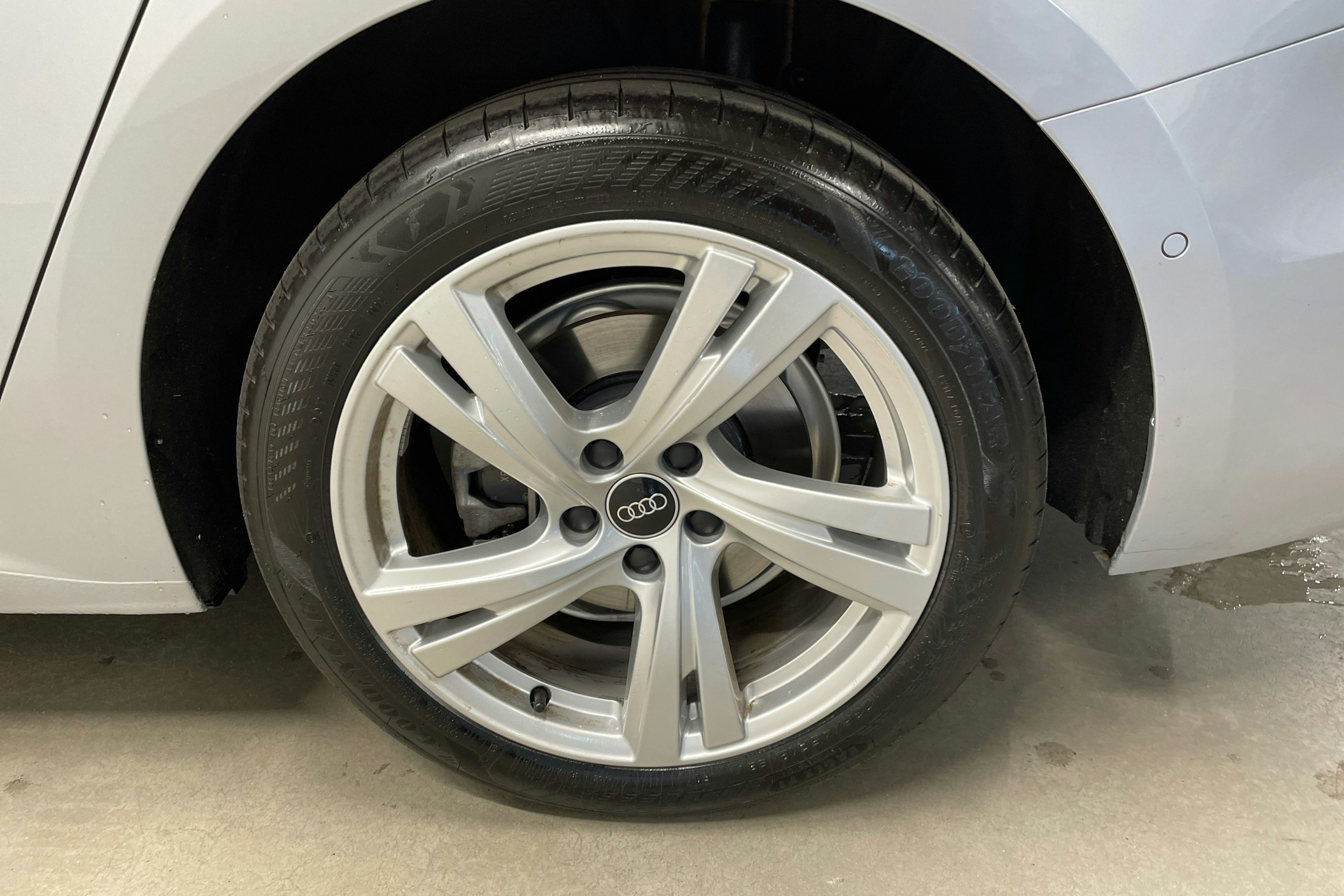 harmaa Audi A5 Avant 2025 kuva 9.