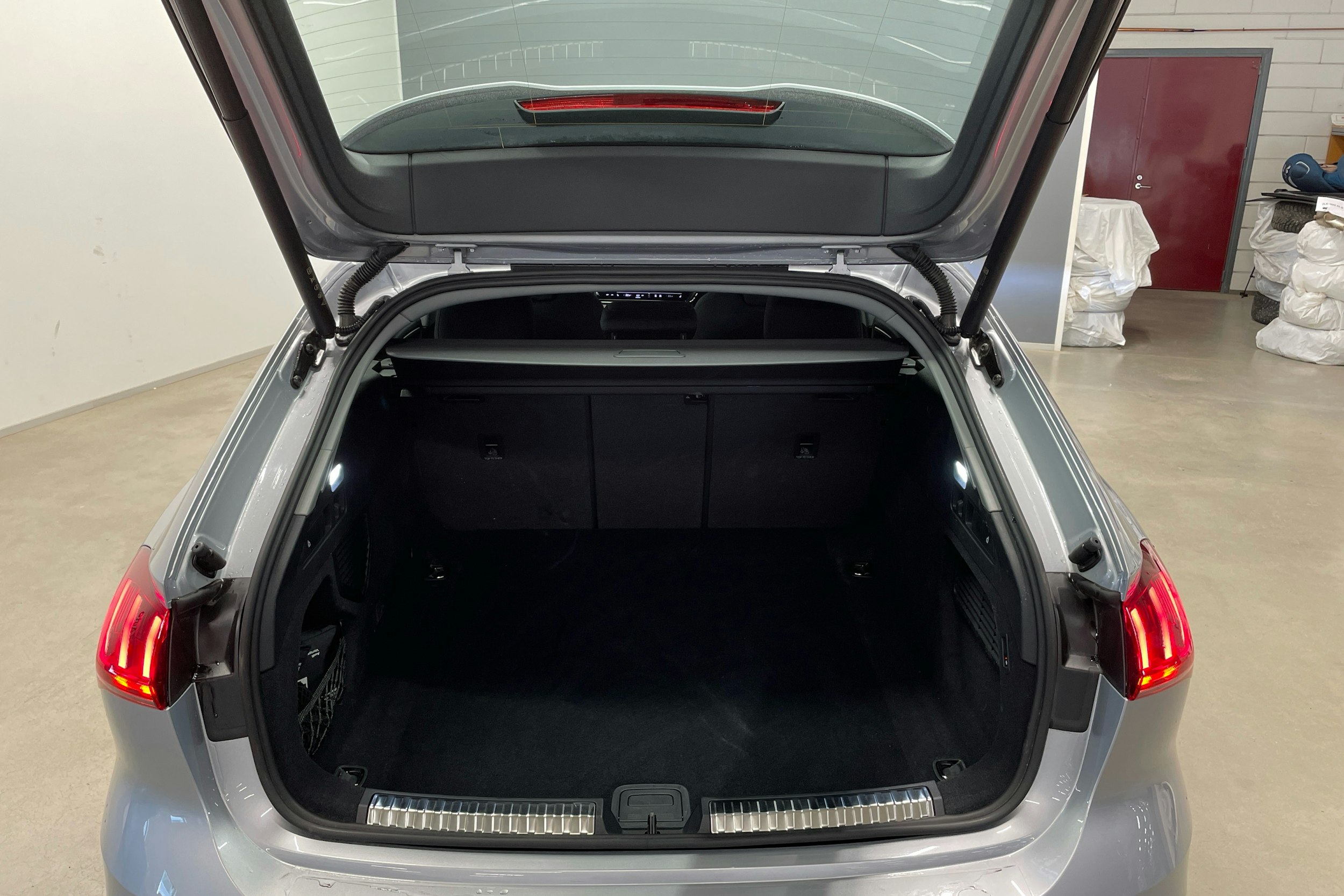 harmaa Audi A5 Avant 2025 kuva 11.