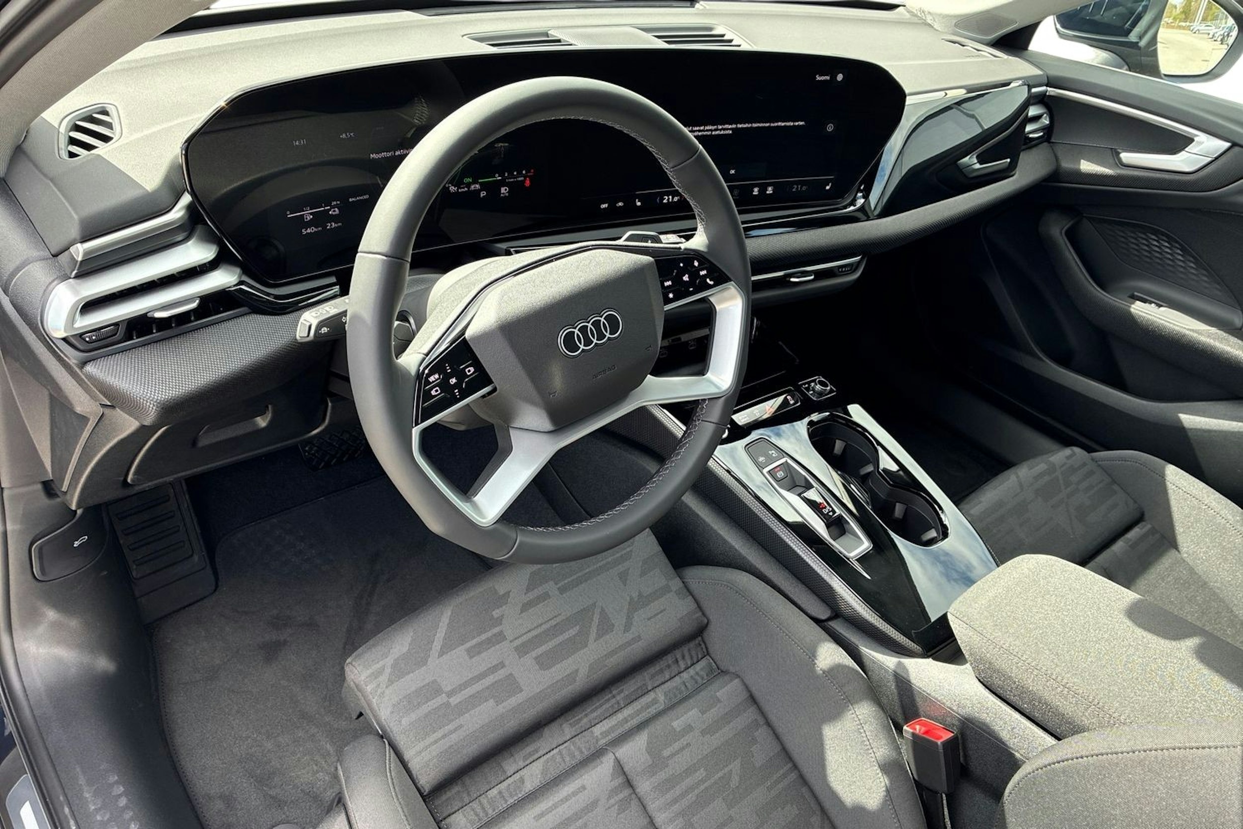 sininen Audi A5 Avant 2025 kuva 21.