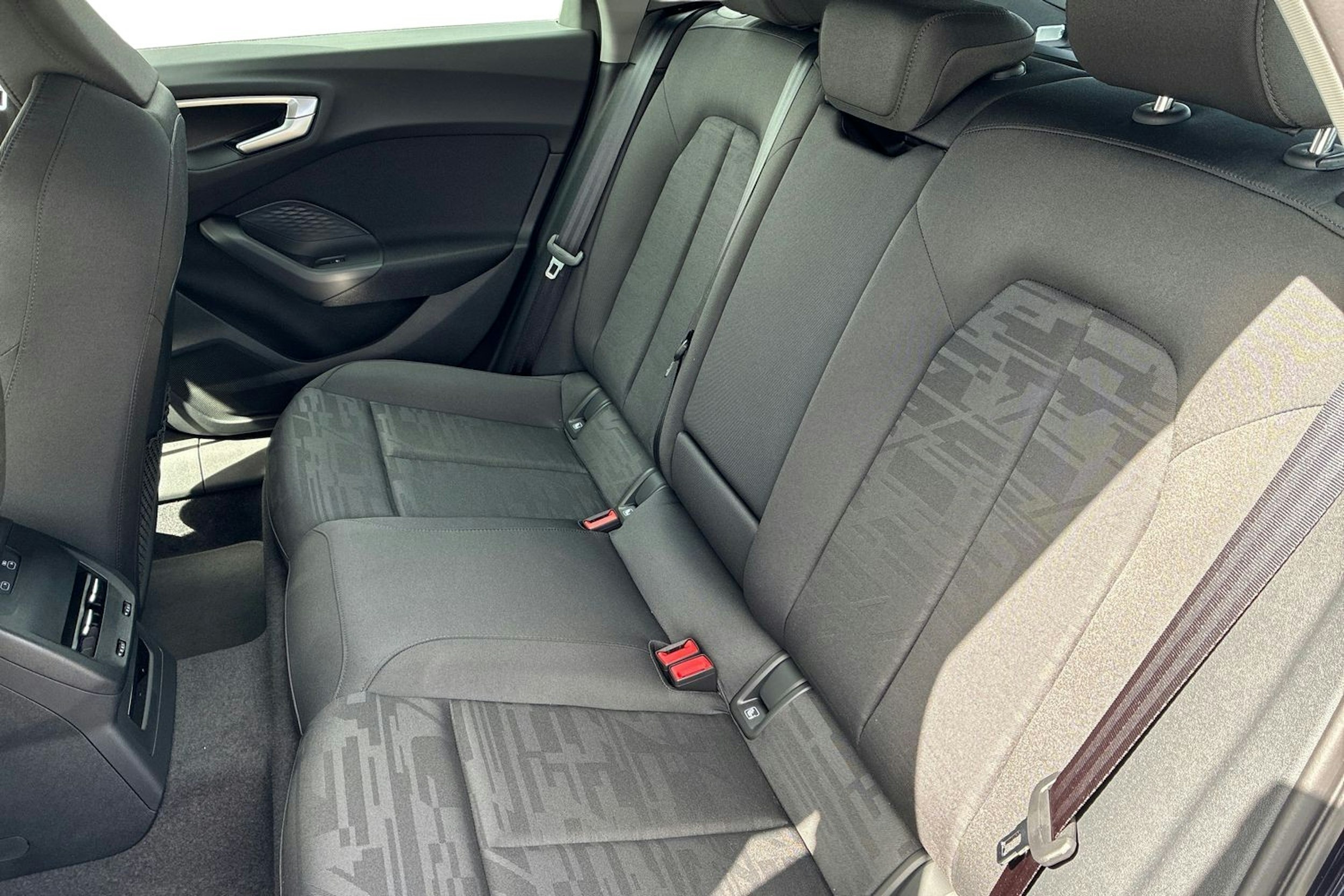 sininen Audi A5 Avant 2025 kuva 23.