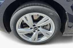 sininen Audi A5 Avant 2025 kuva 24.