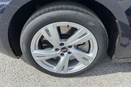 sininen Audi A5 Avant 2025 kuva 25.