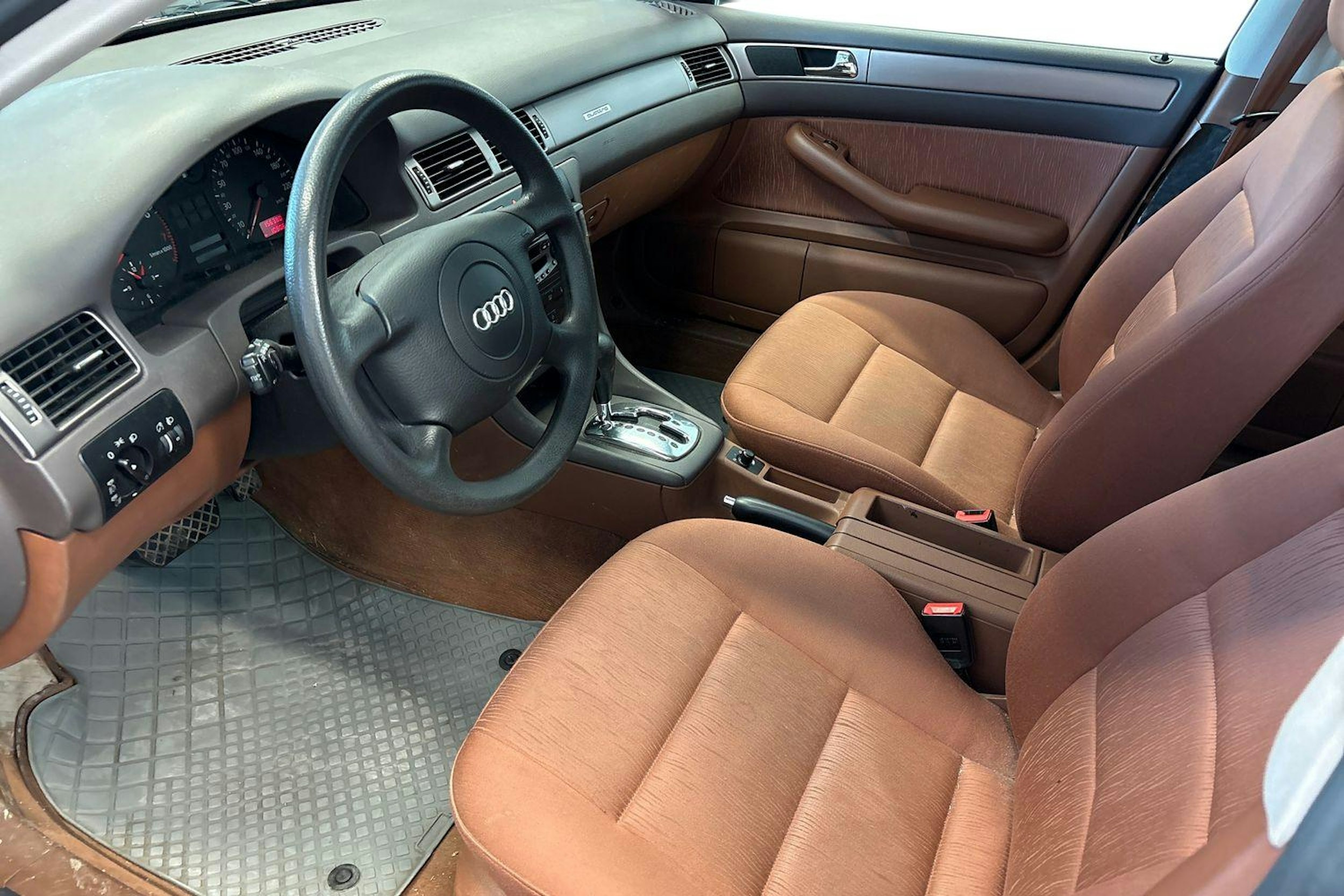 punainen Audi A6 1998 kuva 7.