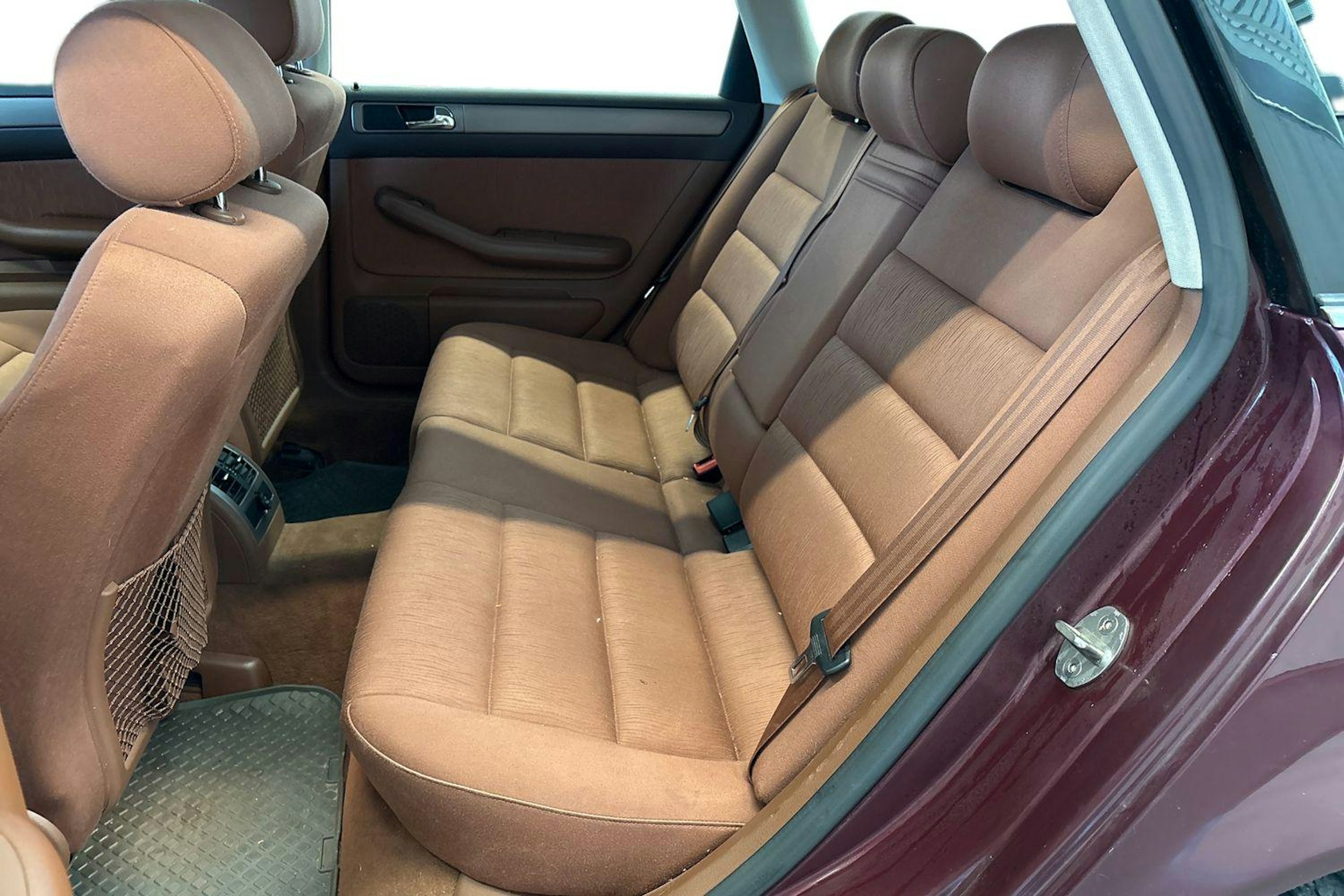 punainen Audi A6 1998 kuva 9.