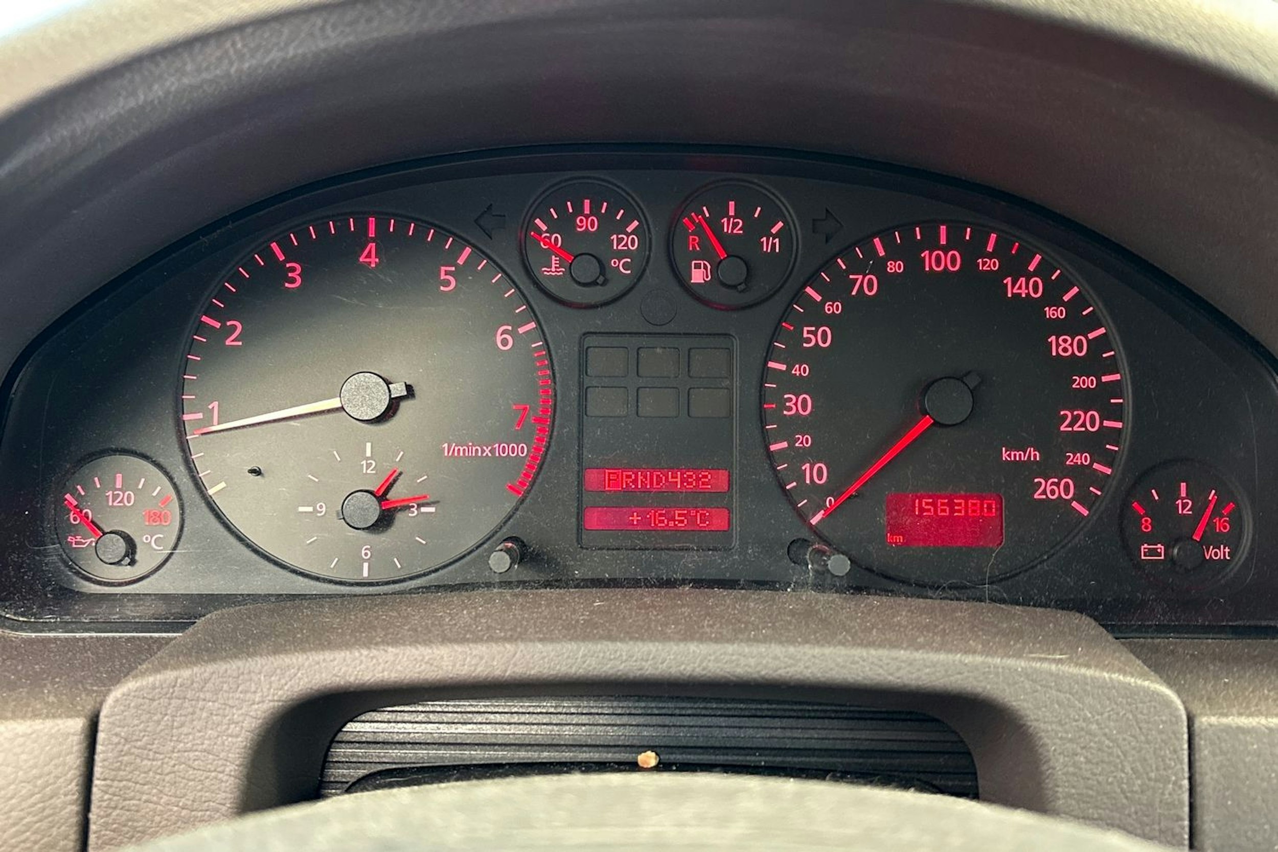 punainen Audi A6 1998 kuva 13.