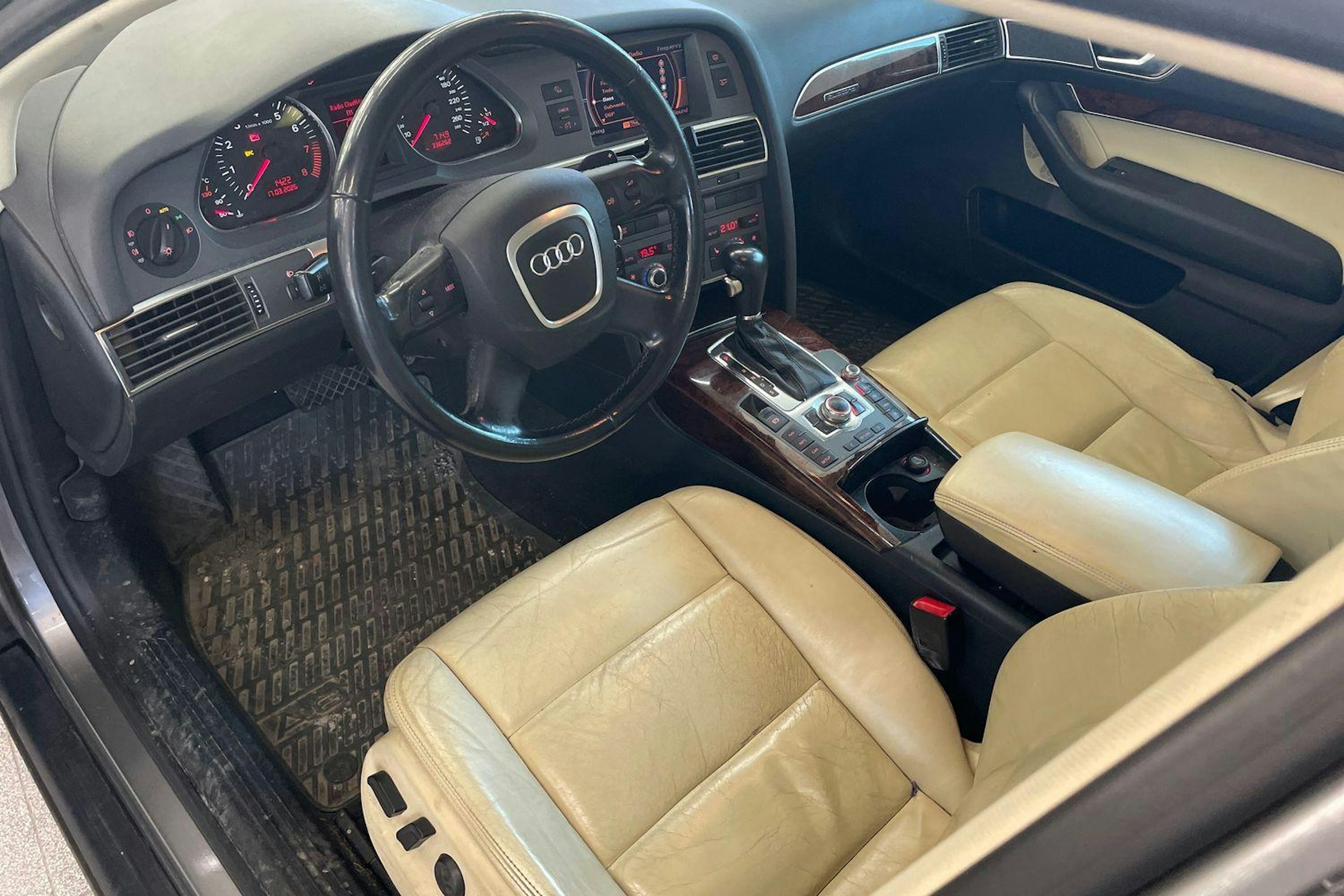 Harmaa Audi A6 2005 kuva 6.