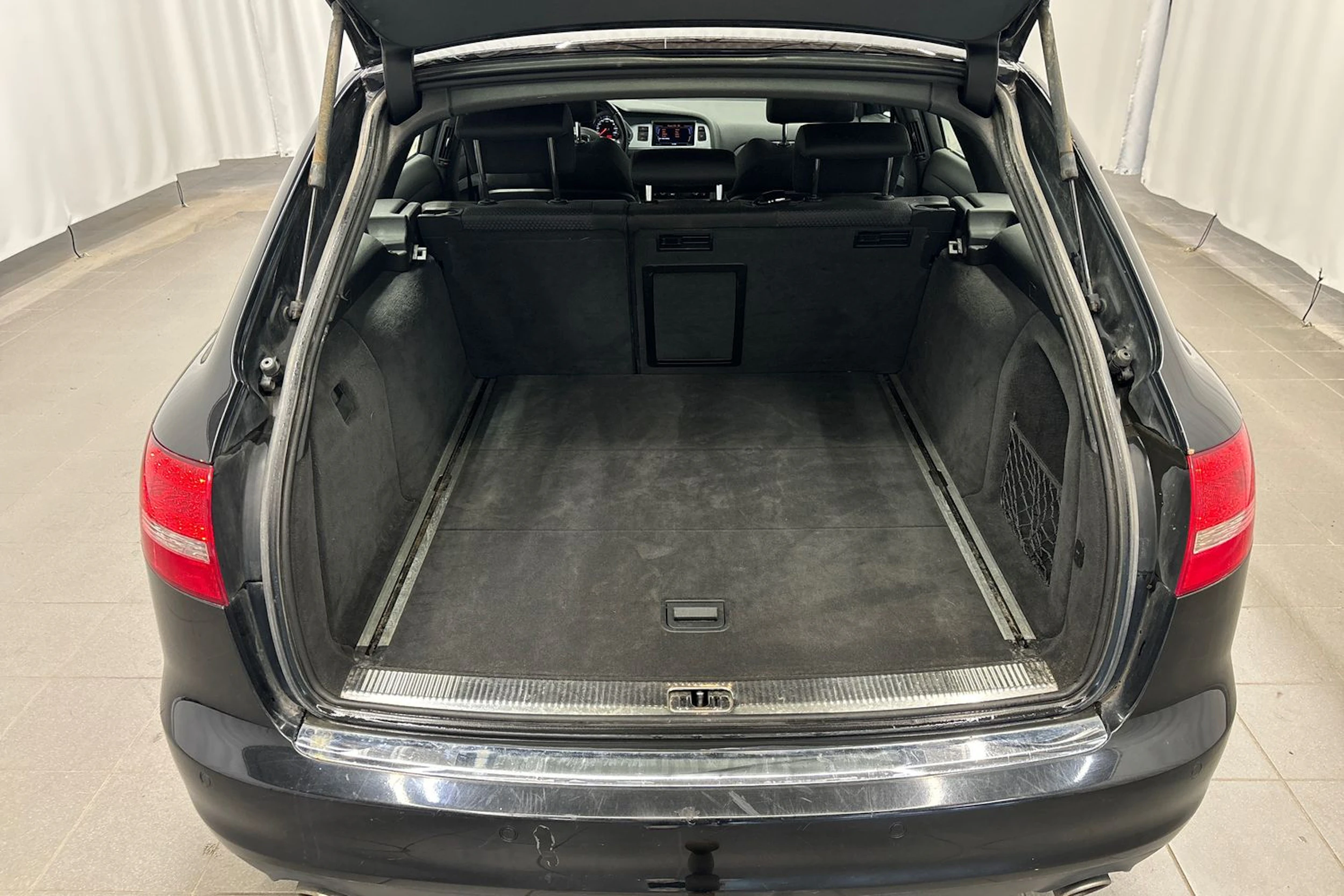 musta Audi A6 2009 kuva 23.