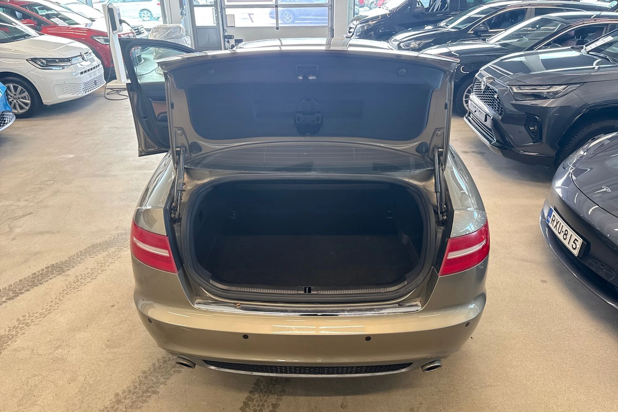 ruskea (beige) Audi A6 2009 kuva 17.