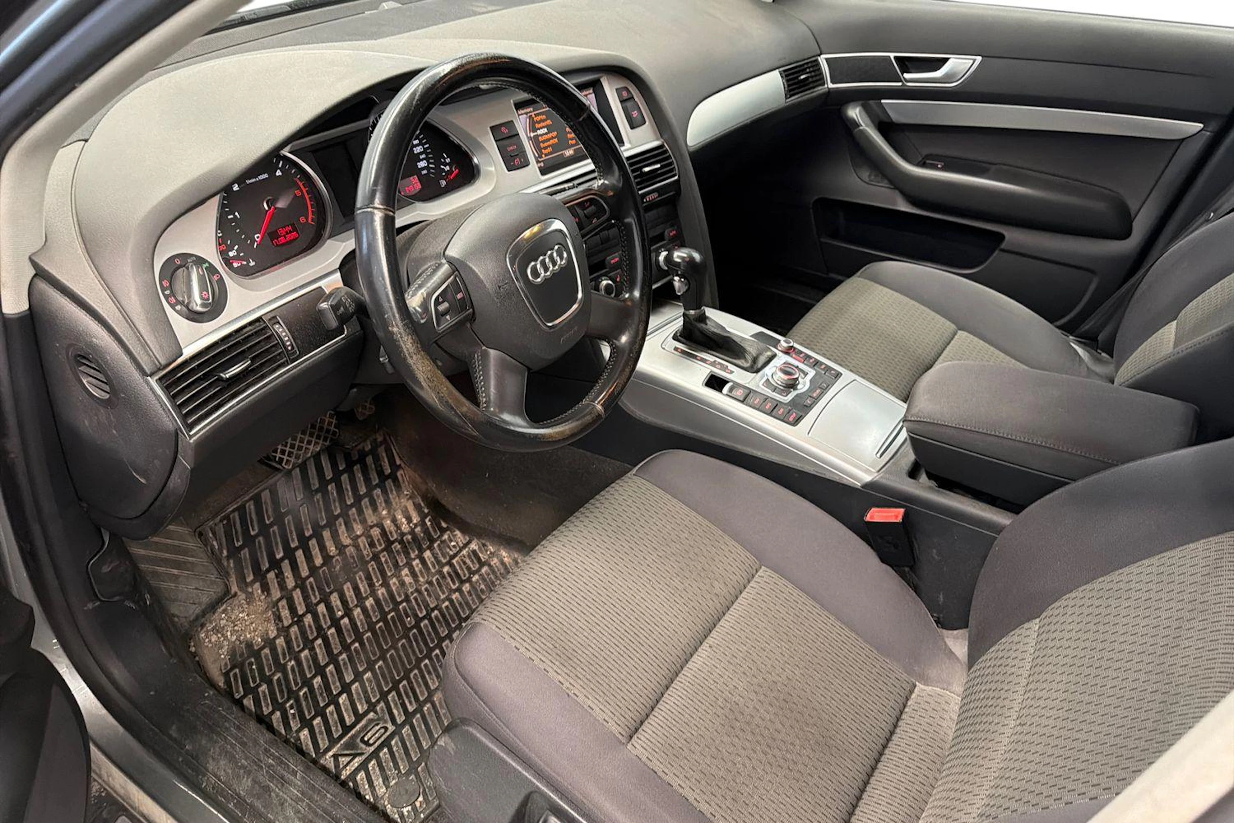 harmaa Audi A6 2010 kuva 6.