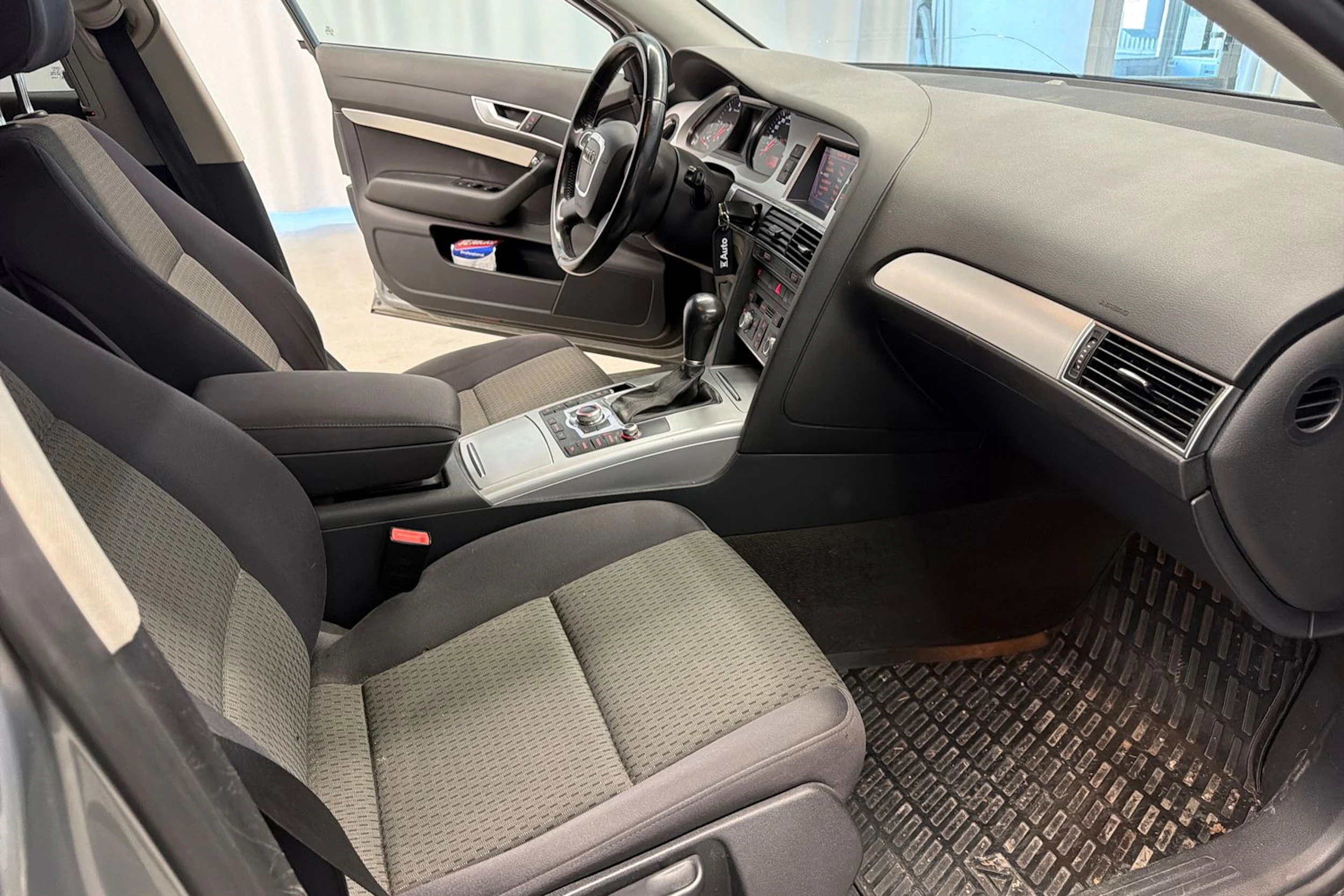 harmaa Audi A6 2010 kuva 11.