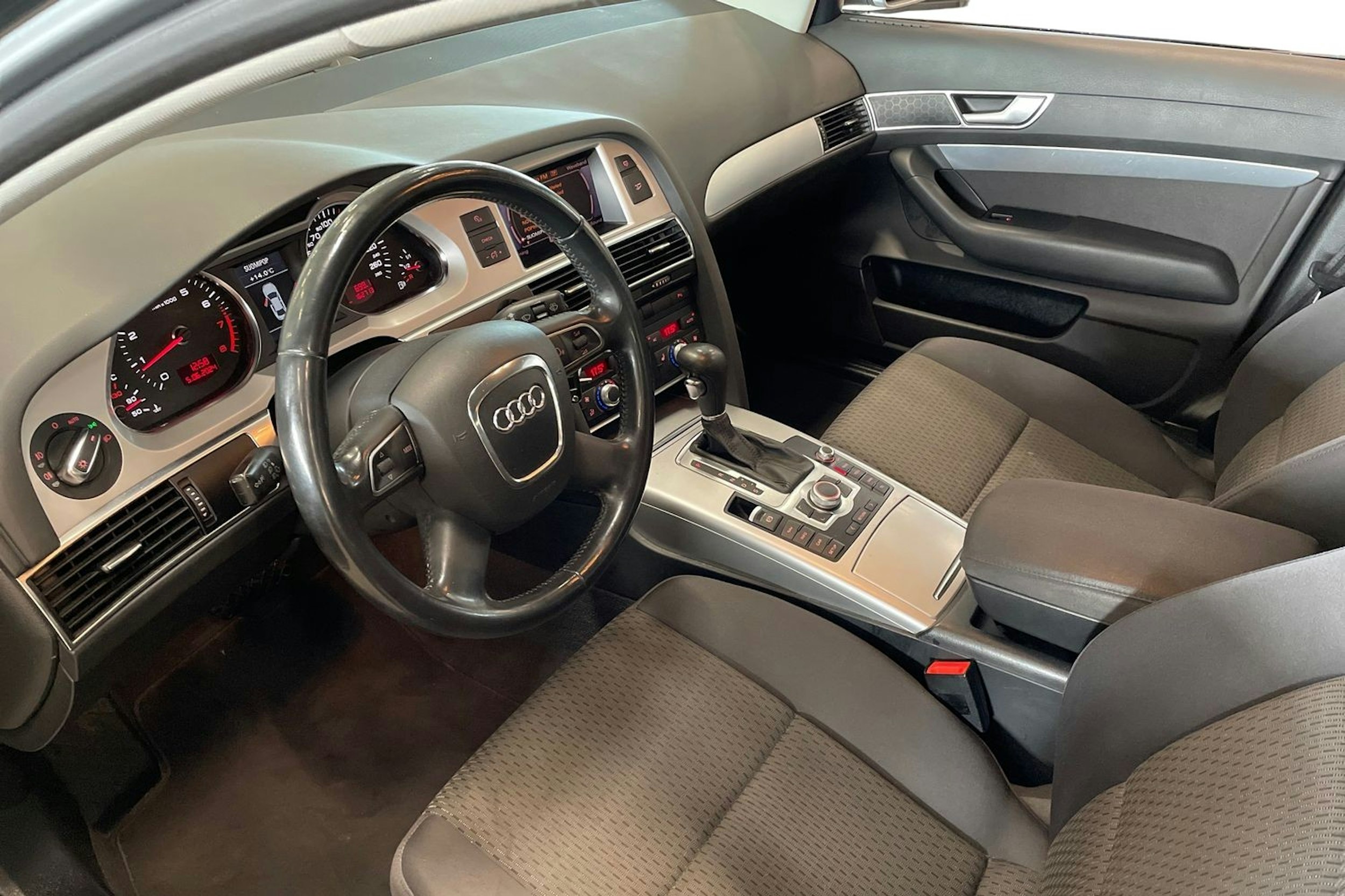 Harmaa Audi A6 2010 kuva 7.