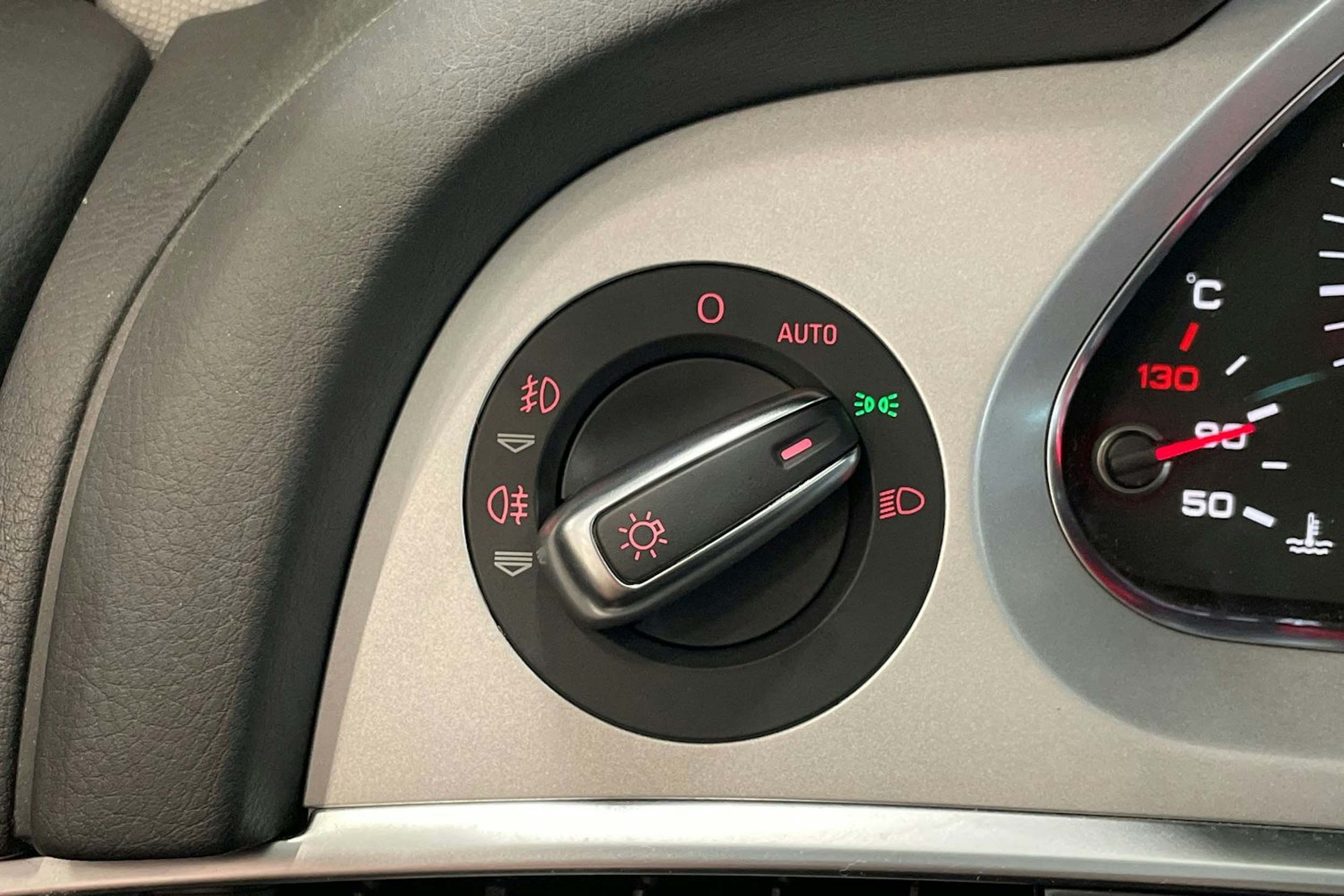Harmaa Audi A6 2010 kuva 19.