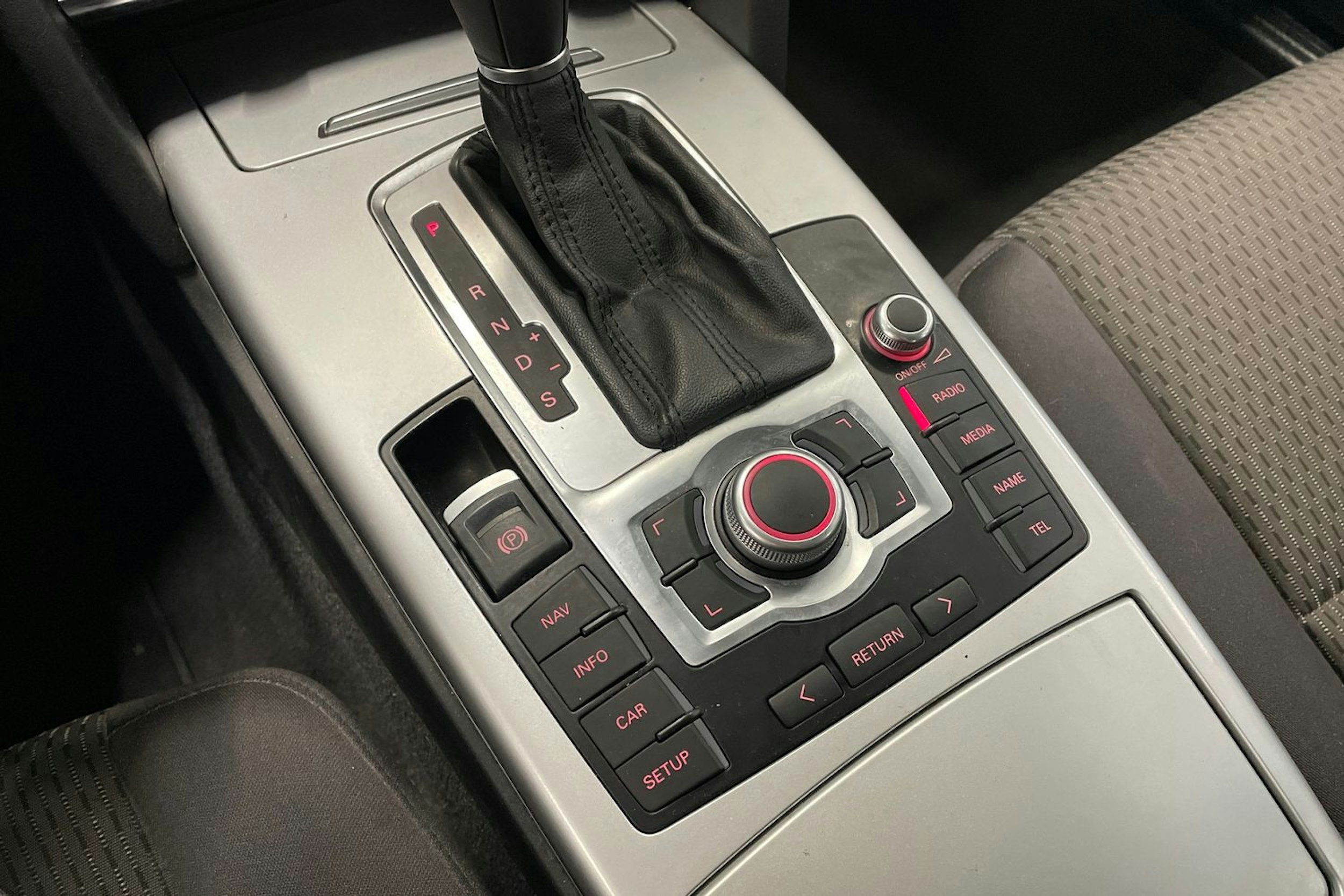 Harmaa Audi A6 2010 kuva 22.