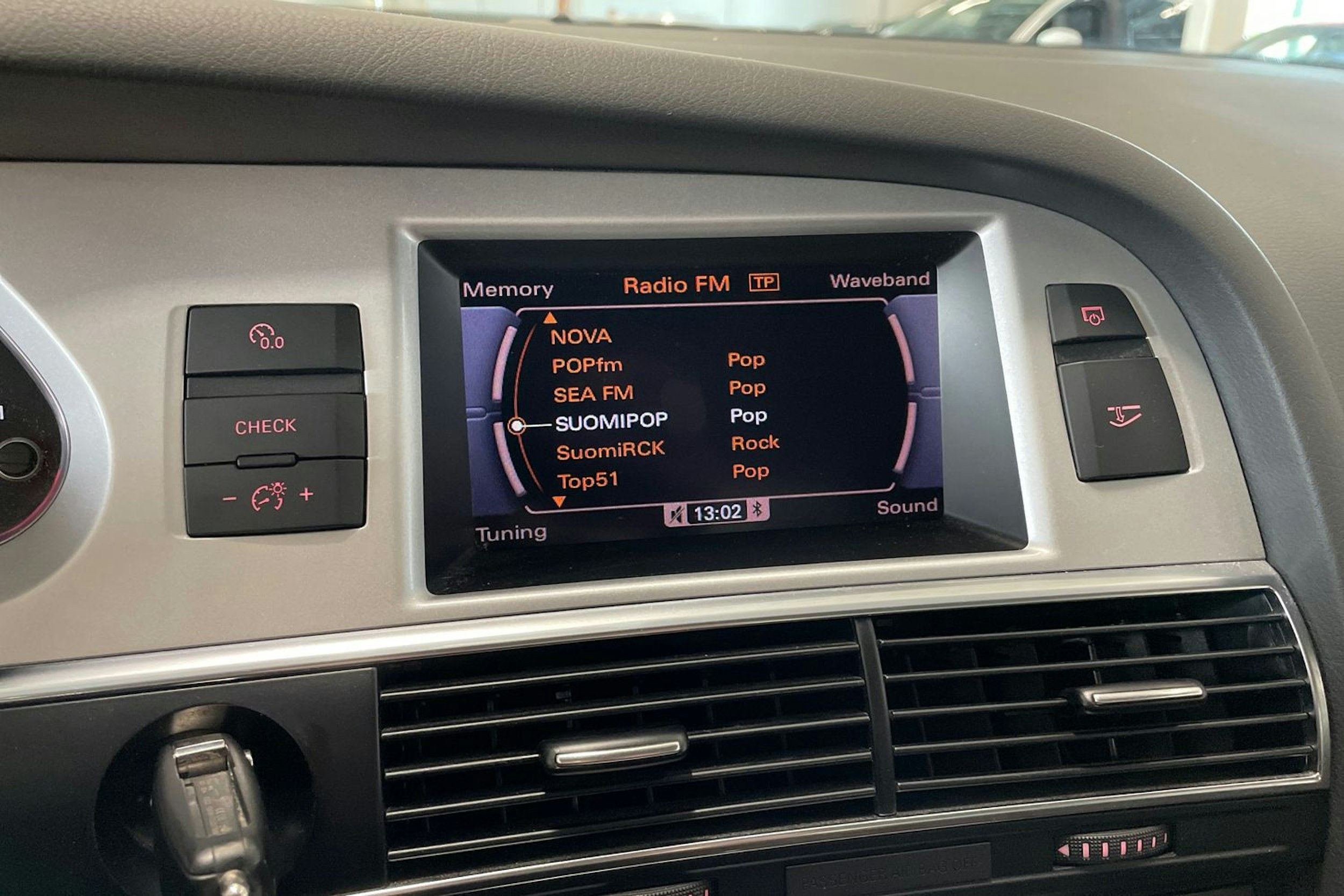 Harmaa Audi A6 2010 kuva 24.