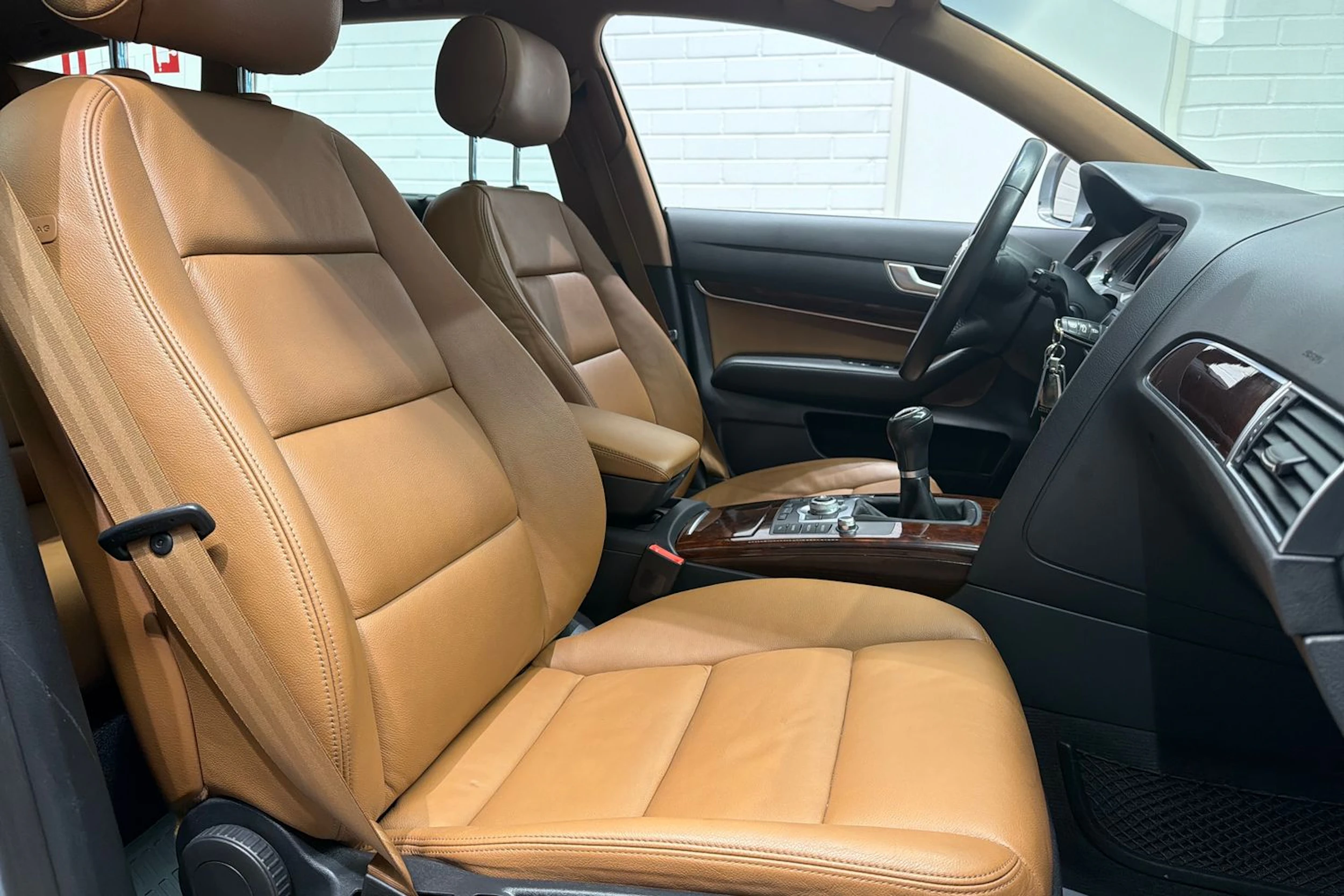Harmaa Audi A6 2010 kuva 28.