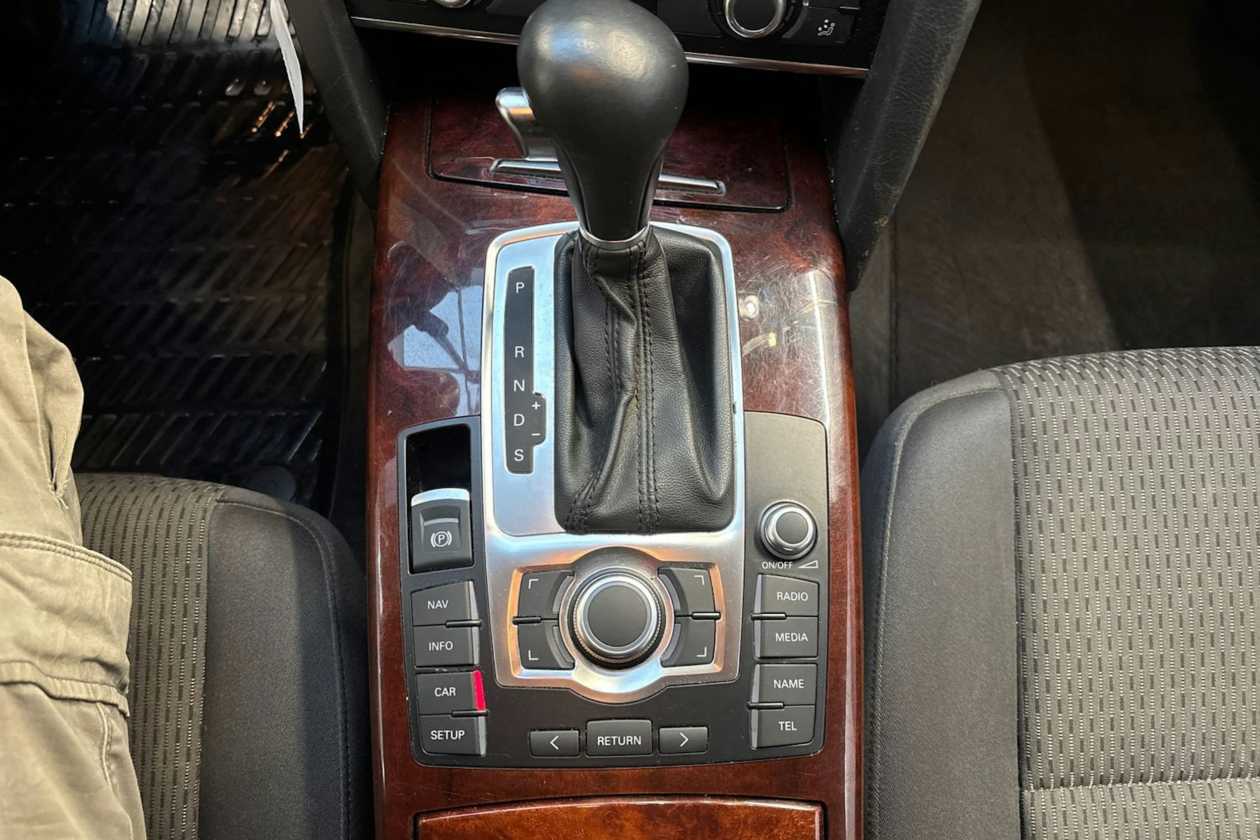 harmaa Audi A6 2010 kuva 14.