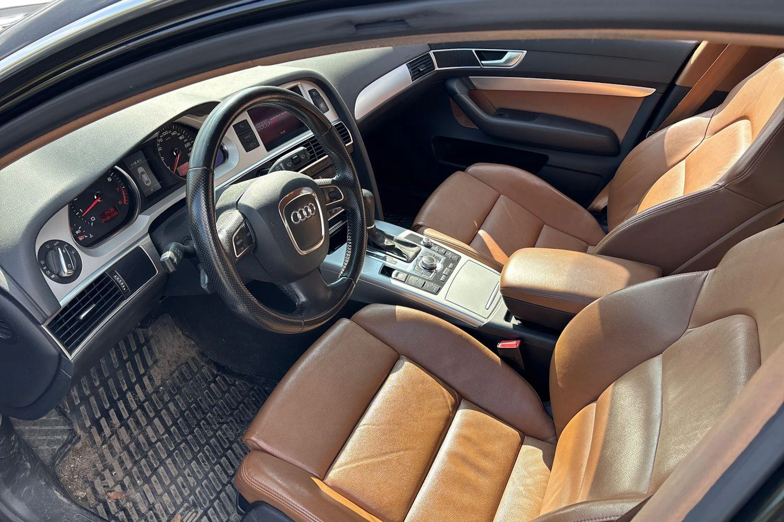 musta Audi A6 2011 kuva 3.
