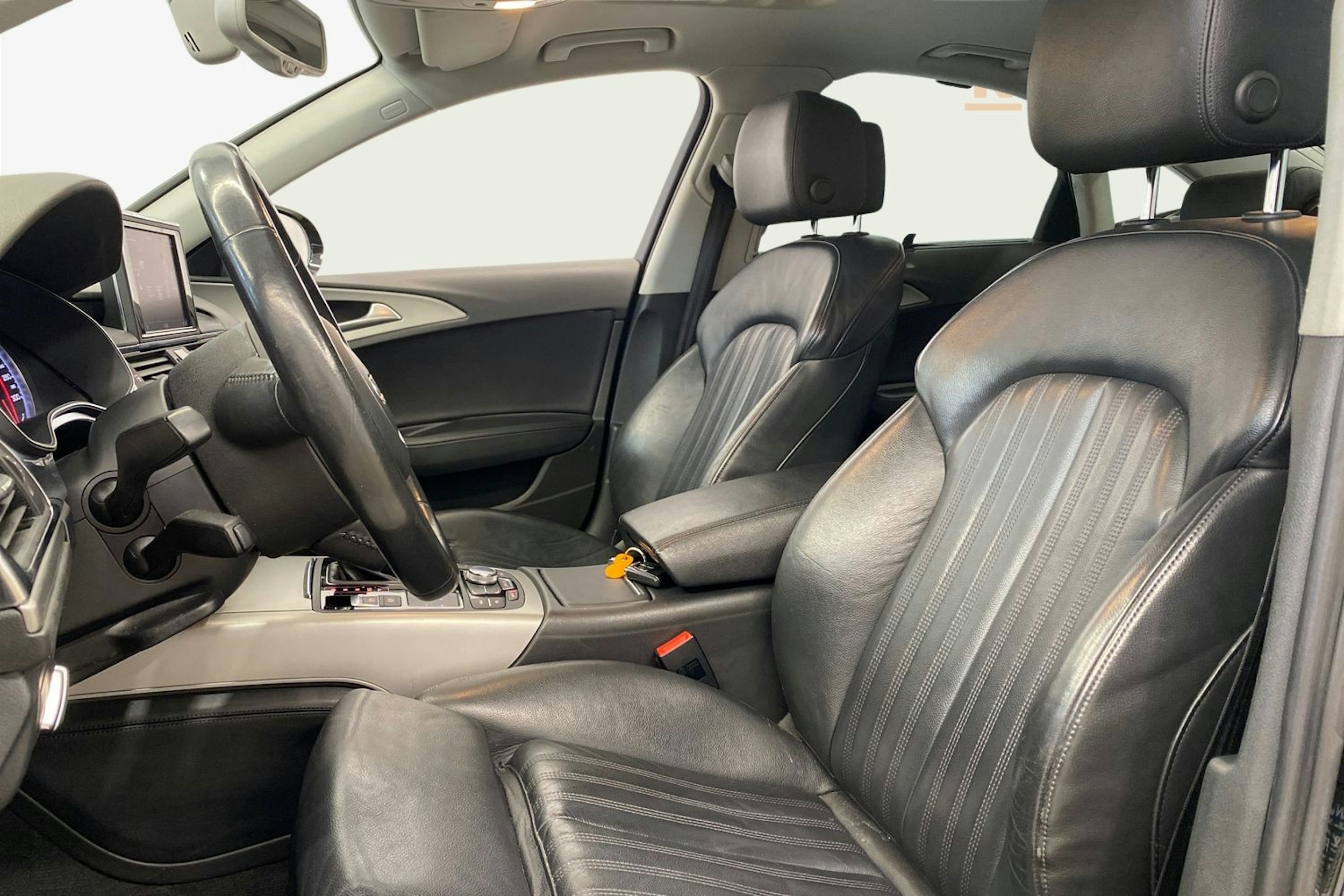 musta Audi A6 2011 kuva 11.
