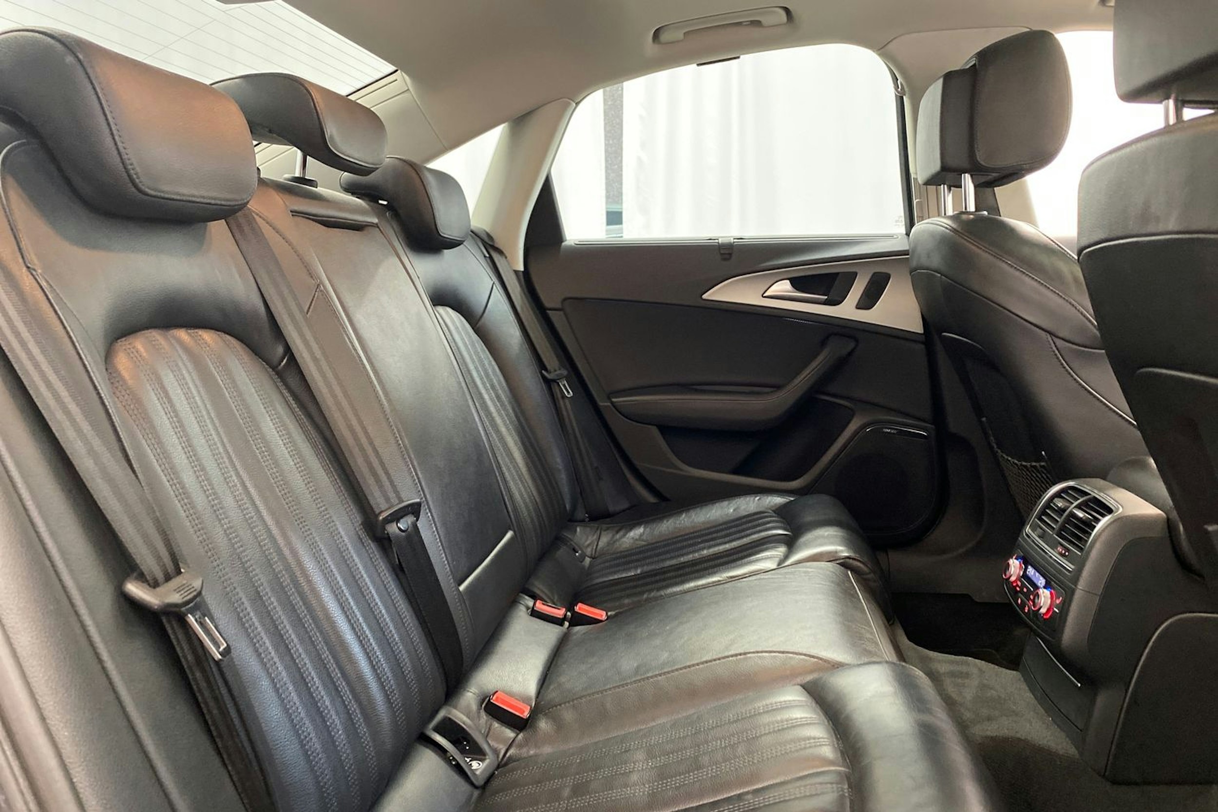 musta Audi A6 2011 kuva 14.