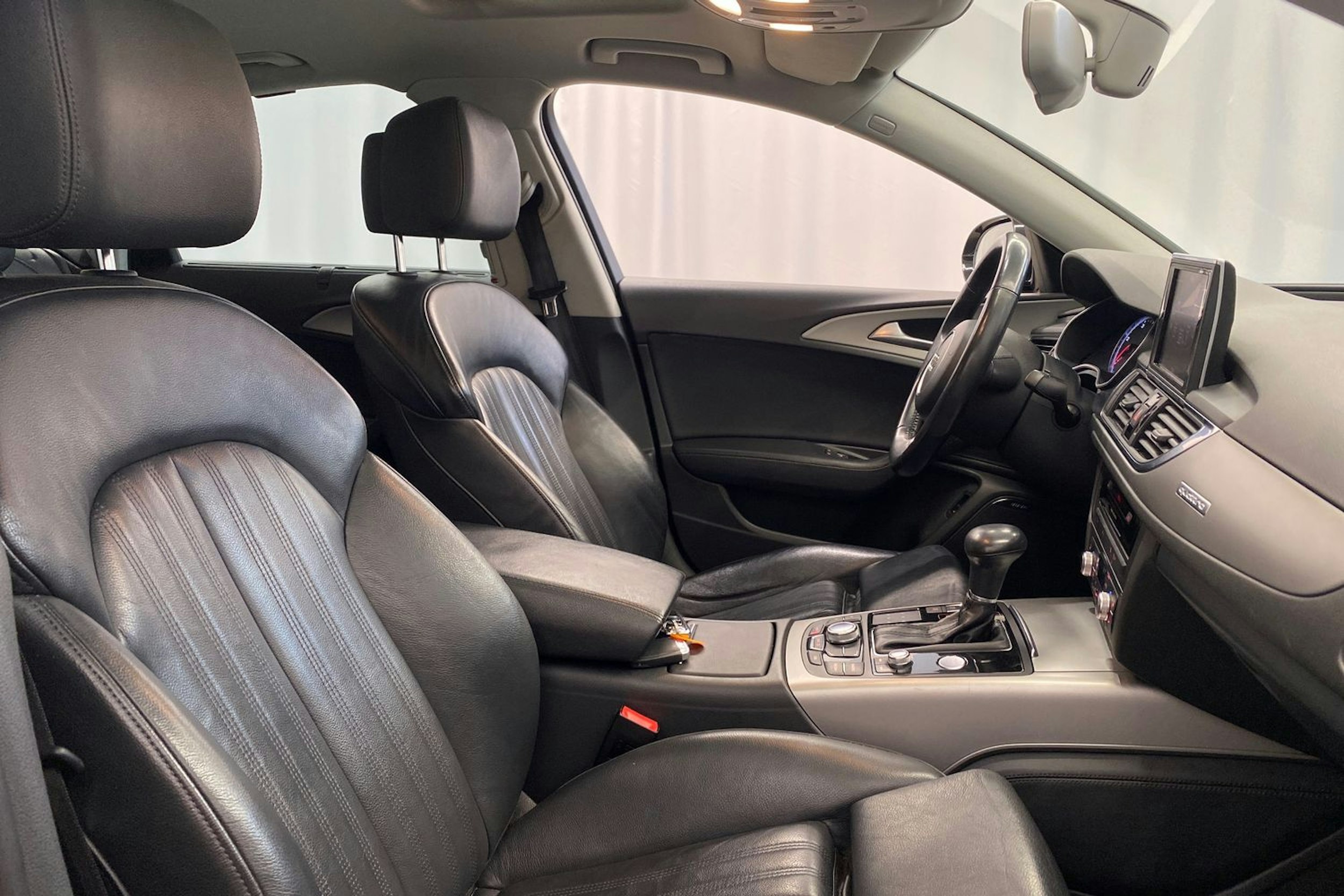 musta Audi A6 2011 kuva 15.