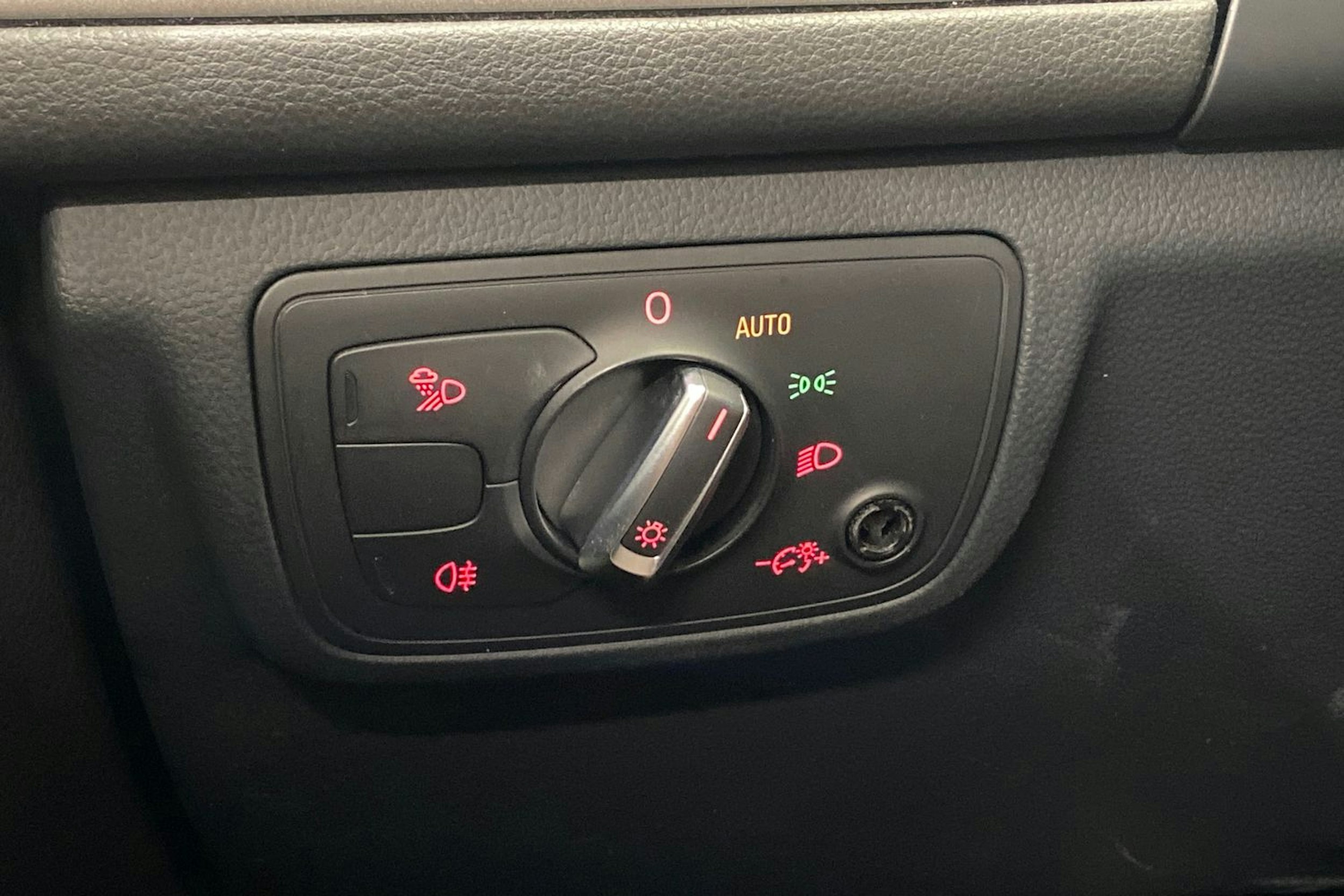 musta Audi A6 2011 kuva 18.