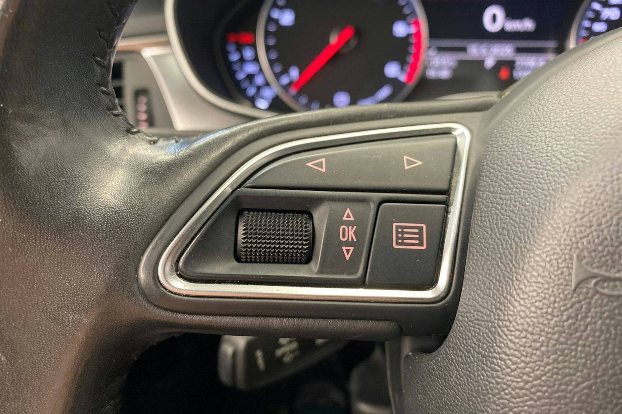 musta Audi A6 2011 kuva 19.