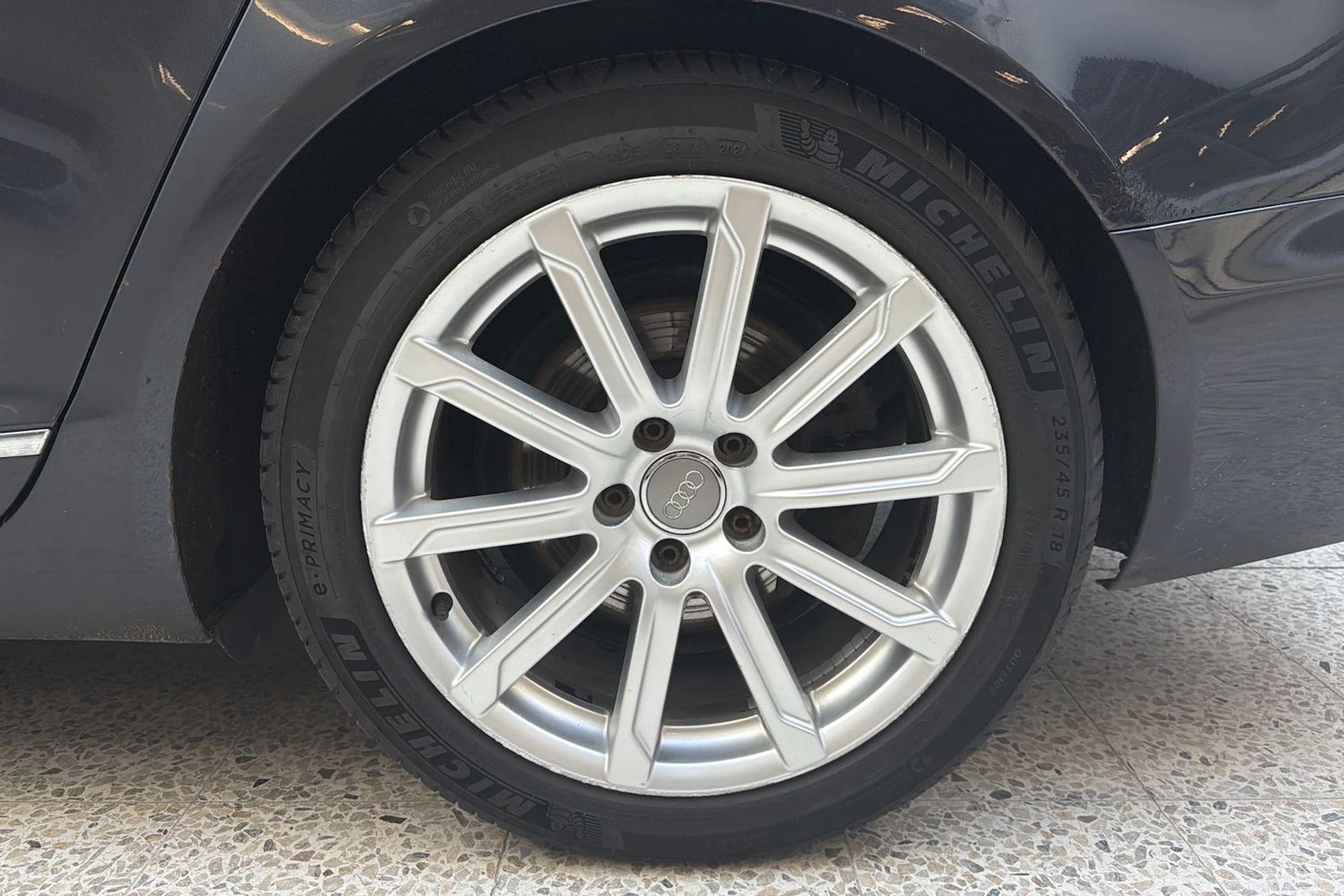 Harmaa Audi A6 2011 kuva 10.