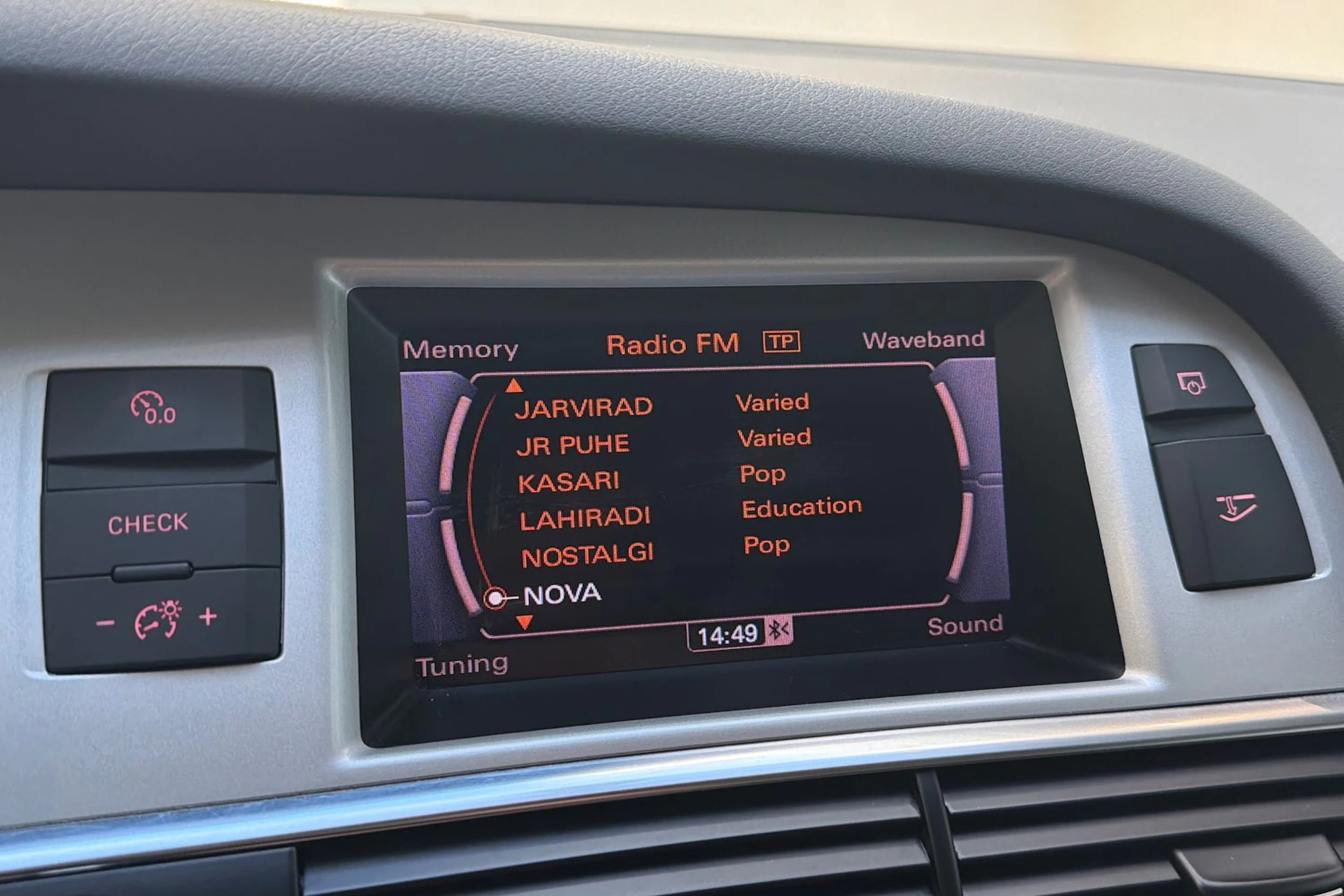 Harmaa Audi A6 2011 kuva 16.