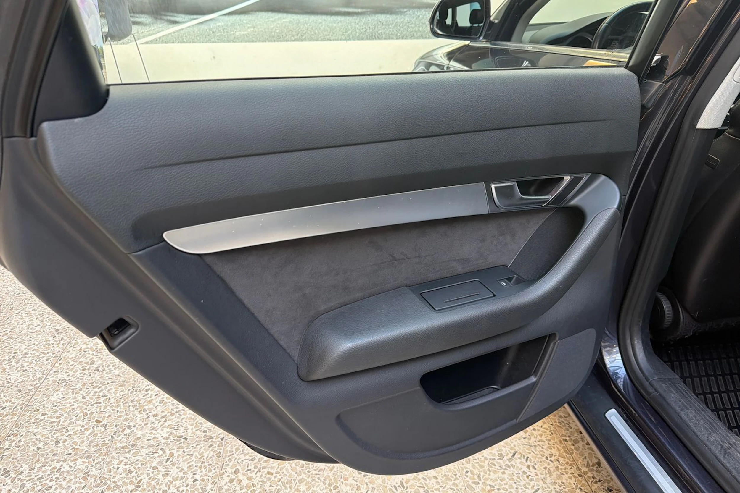 Harmaa Audi A6 2011 kuva 25.