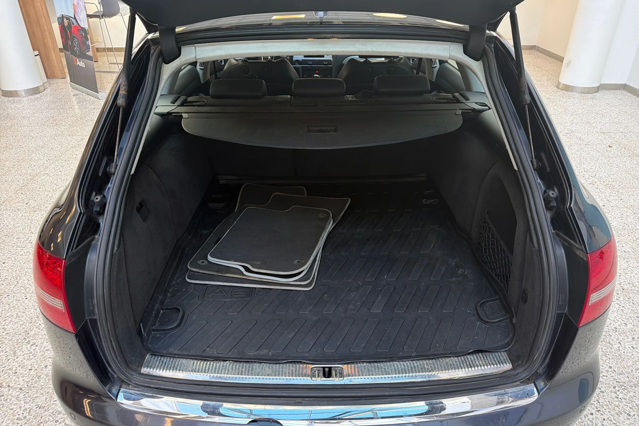 Harmaa Audi A6 2011 kuva 26.