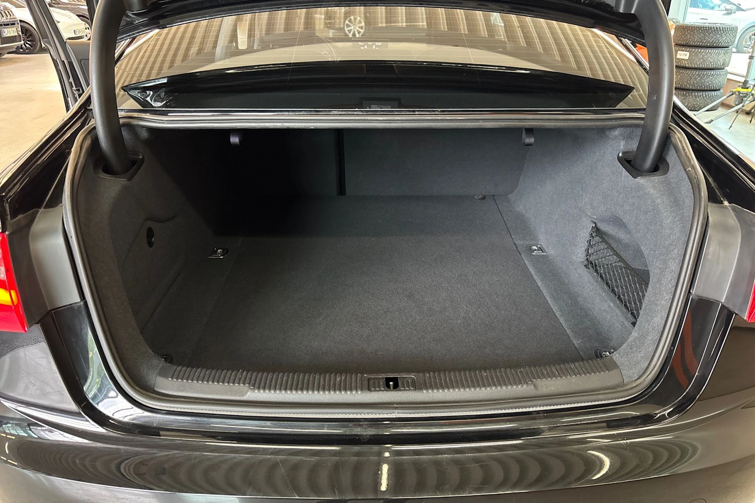 Musta Audi A6 2011 kuva 21.