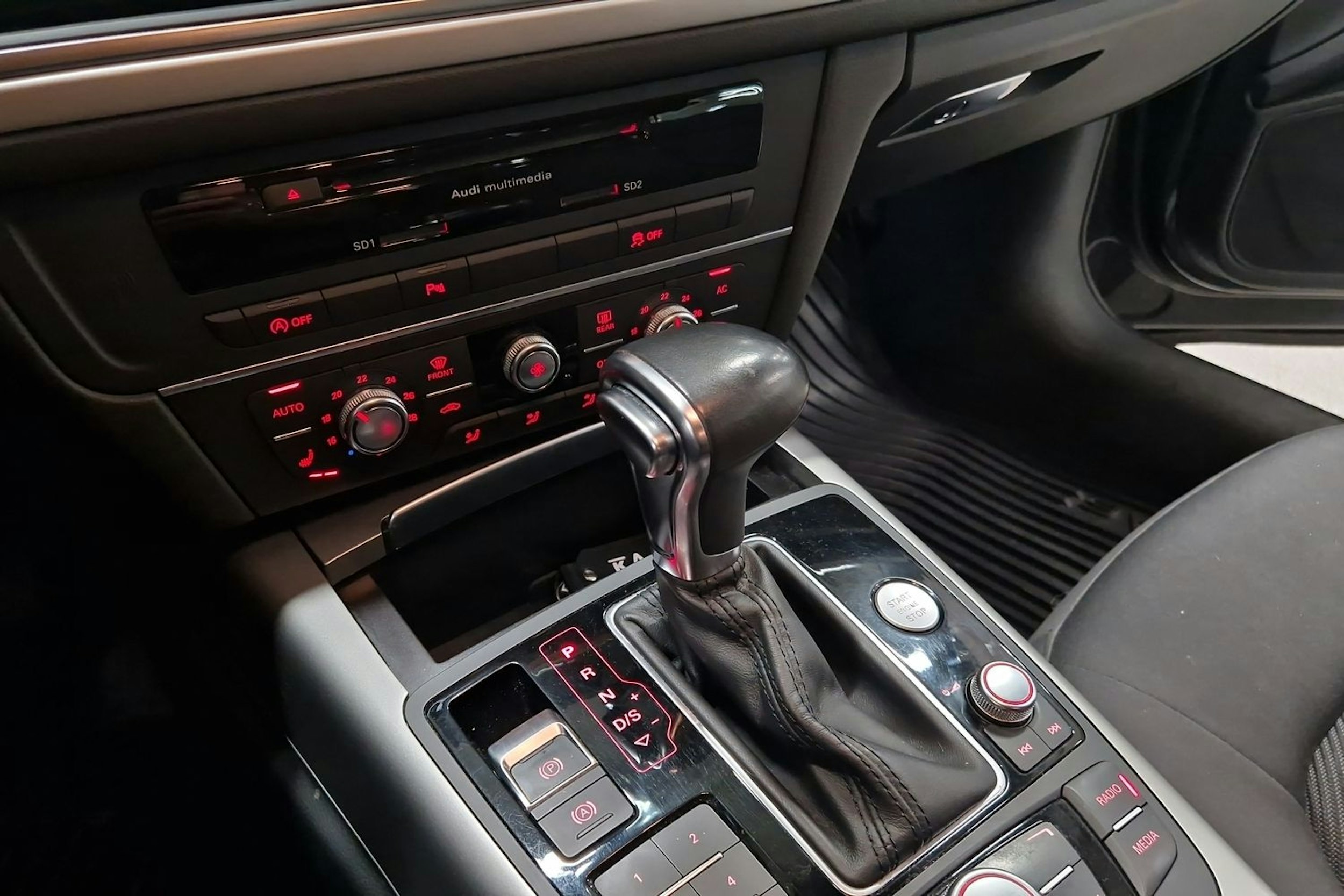 Sininen Audi A6 2011 kuva 15.