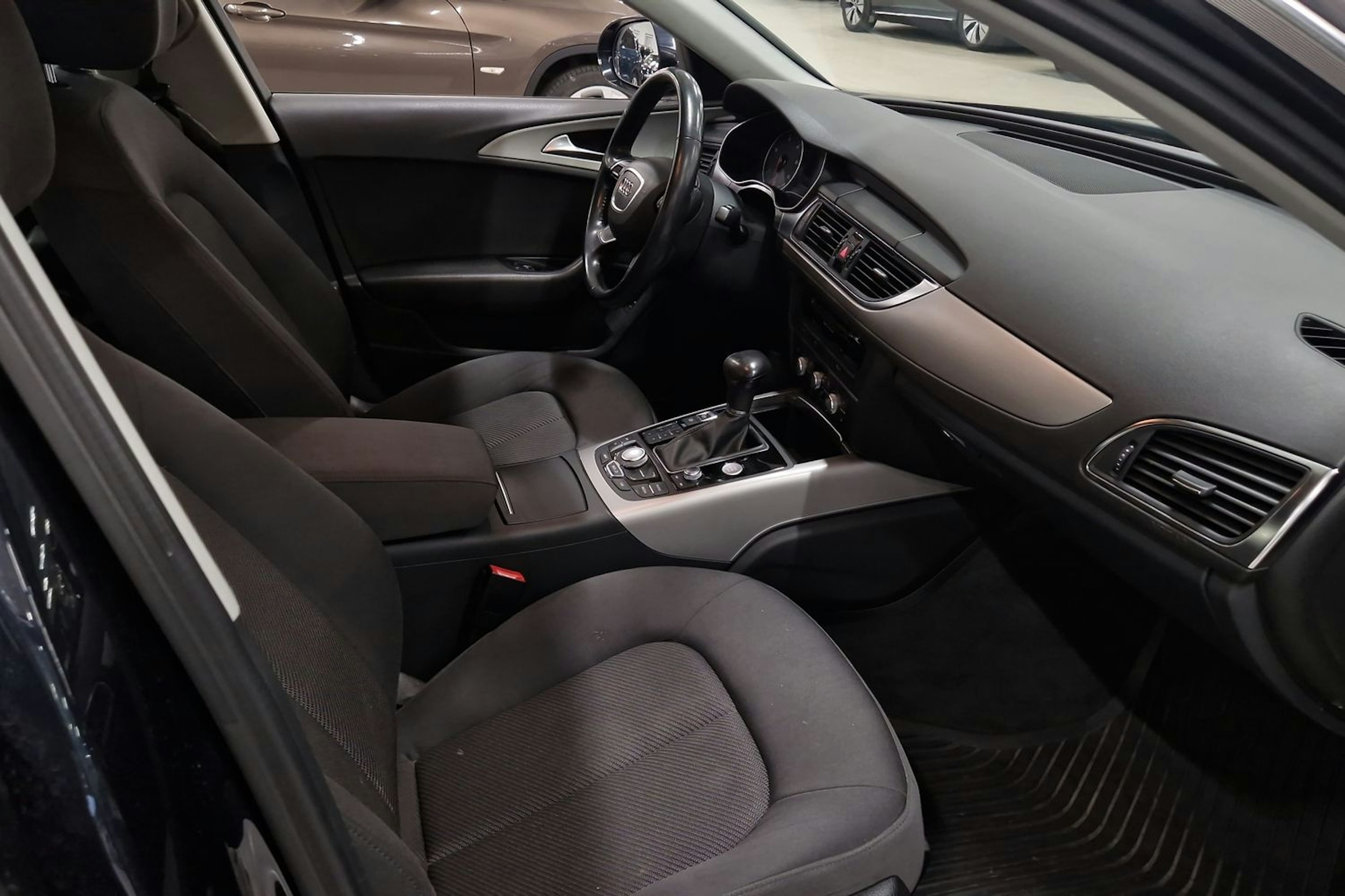 Sininen Audi A6 2011 kuva 18.