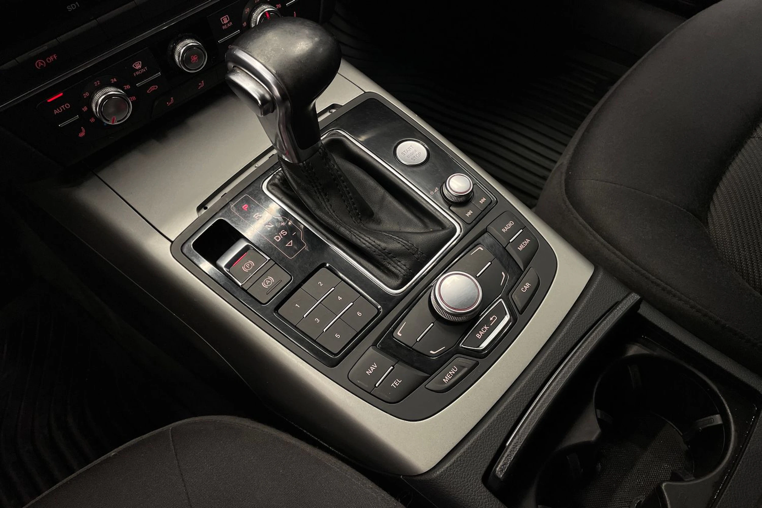 Sininen Audi A6 2011 kuva 16.