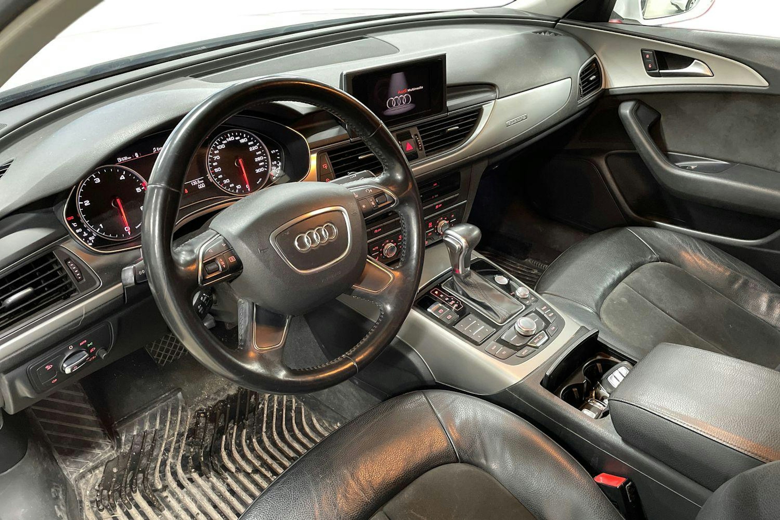 Valkoinen Audi A6 2012 kuva 3.