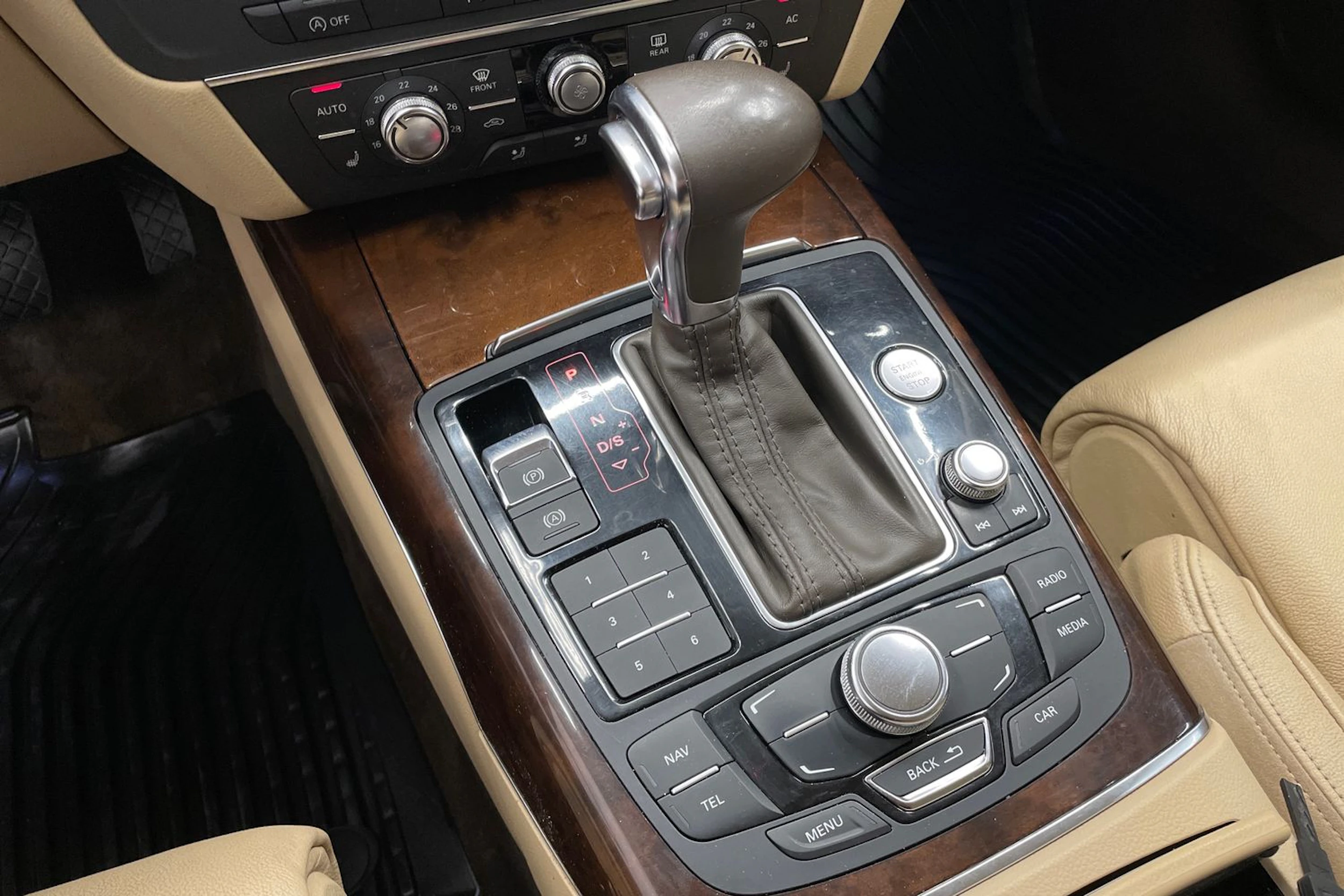 Musta Audi A6 2012 kuva 14.