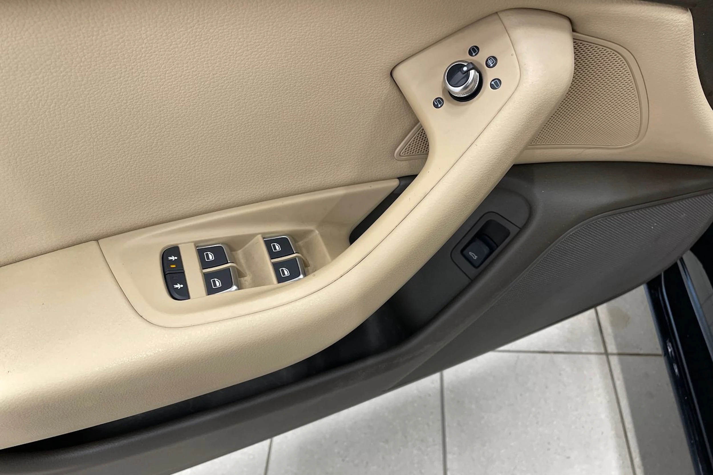 Musta Audi A6 2012 kuva 17.