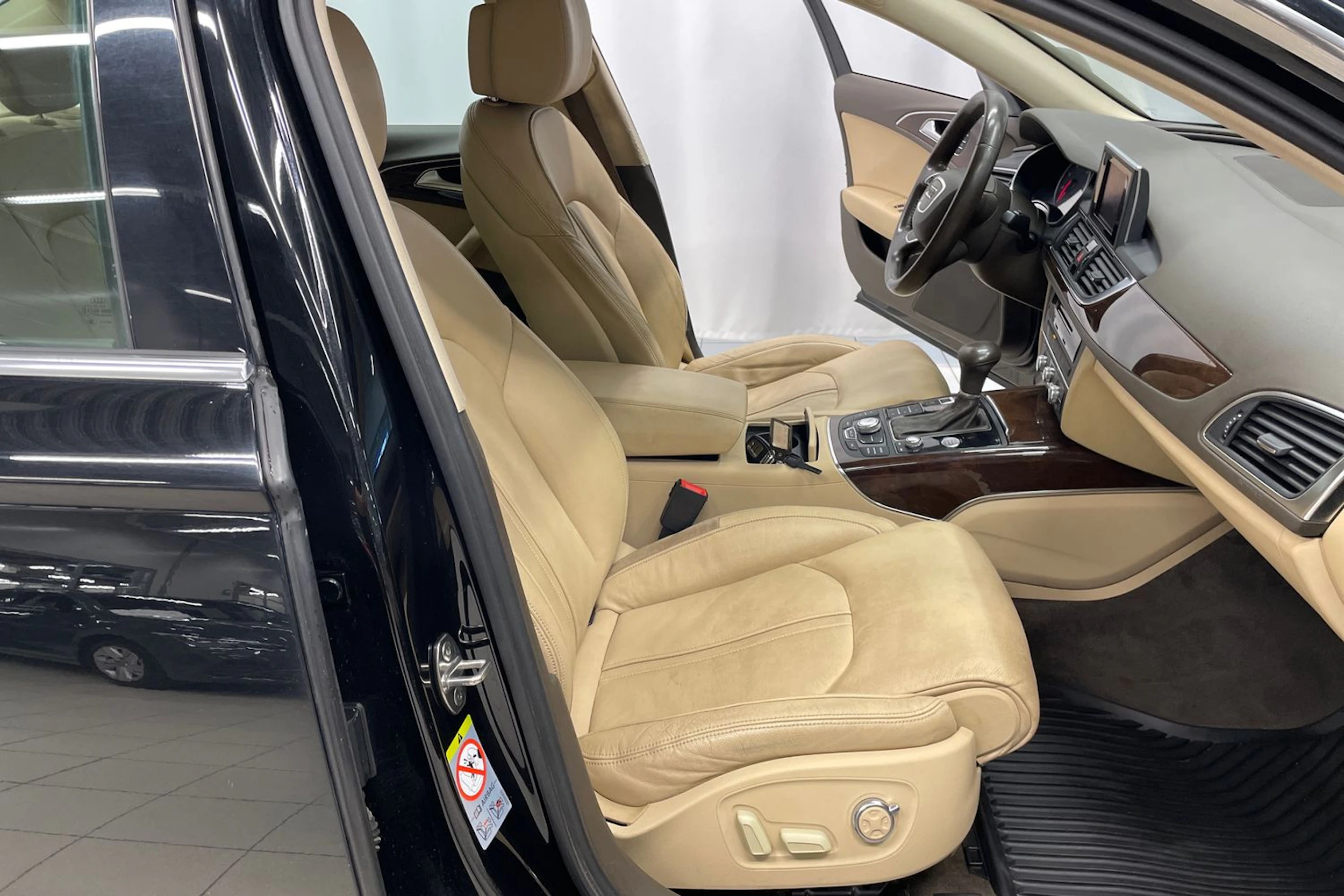 Musta Audi A6 2012 kuva 23.