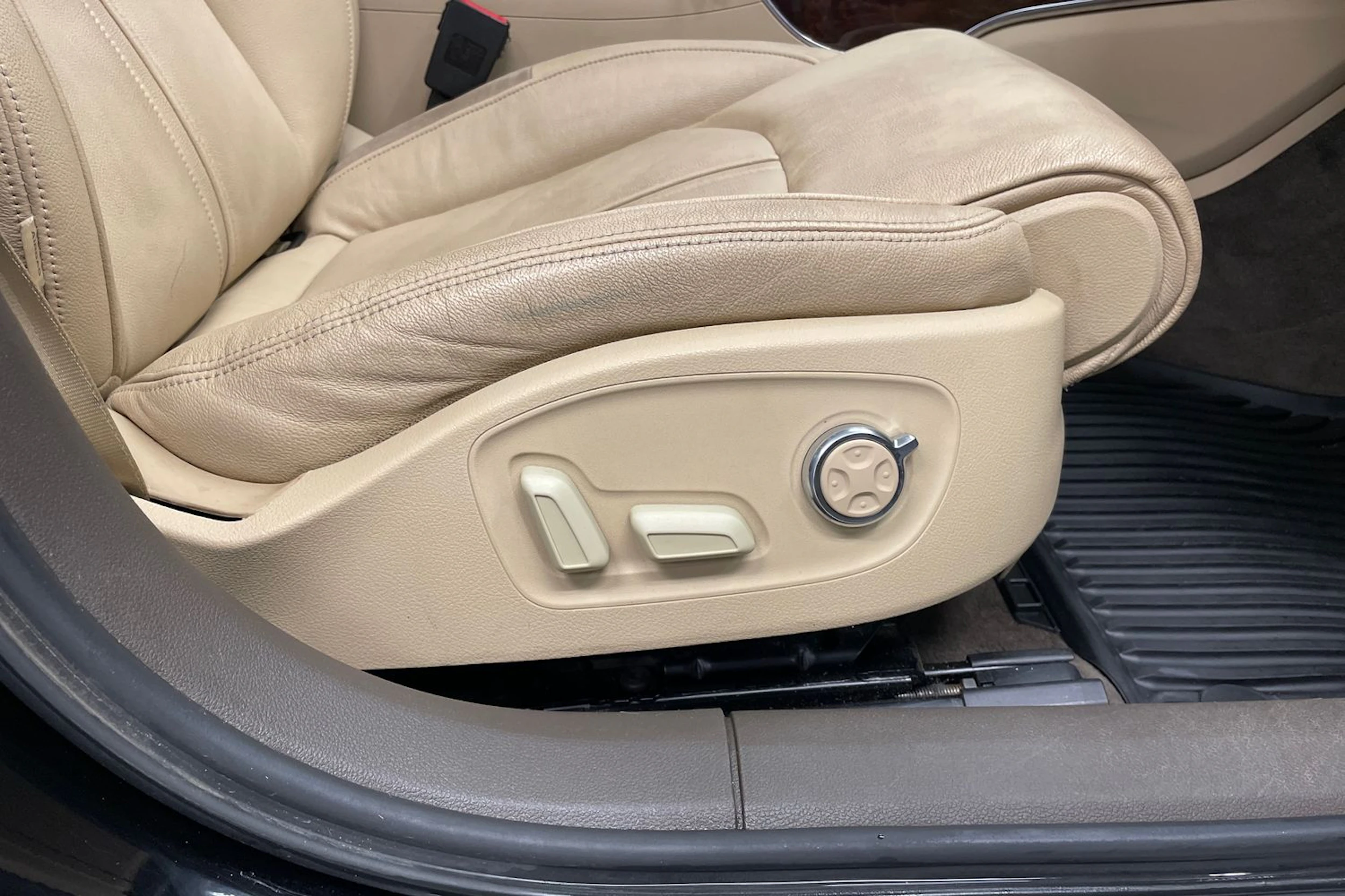 Musta Audi A6 2012 kuva 24.