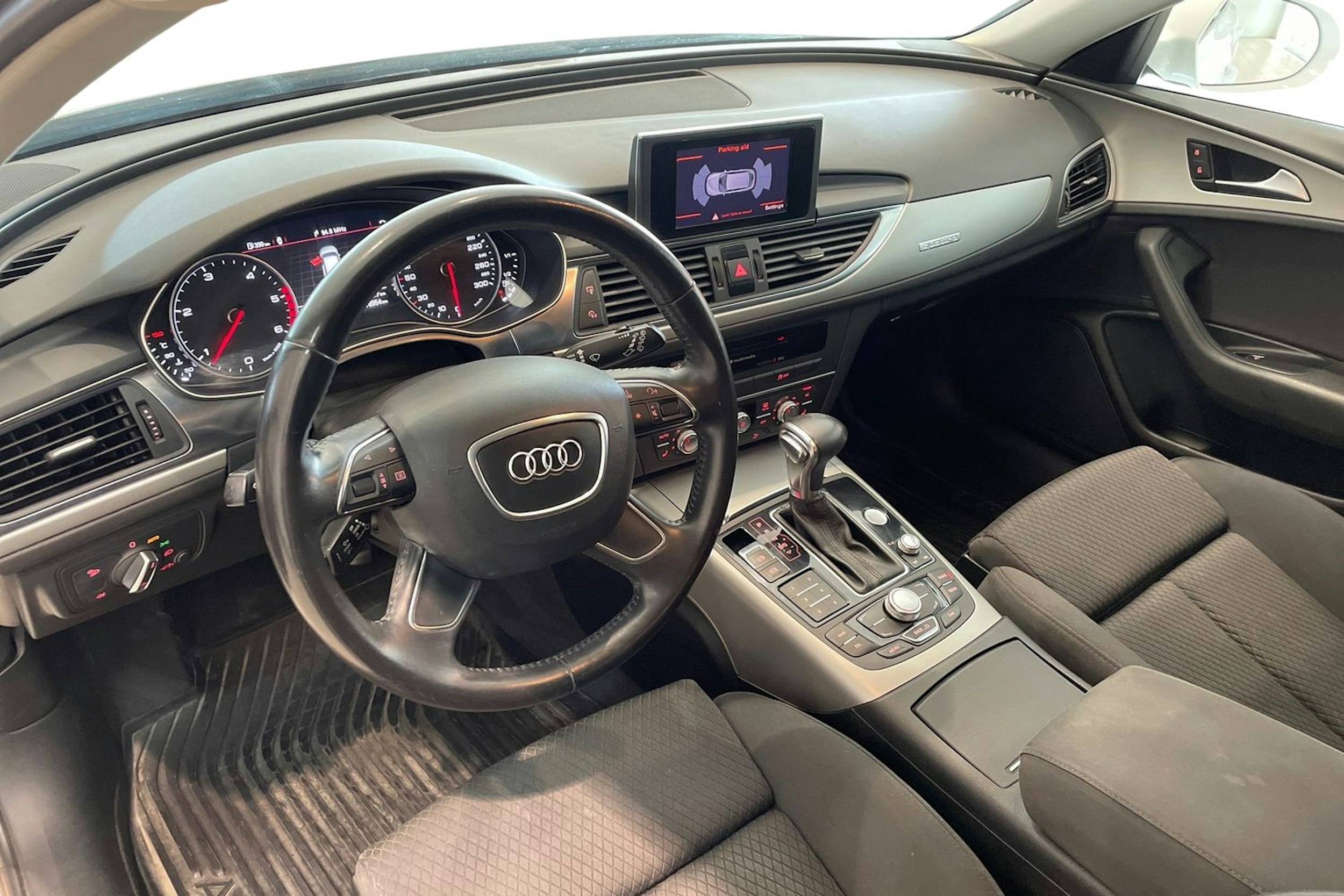 Valkoinen Audi A6 2012 kuva 7.