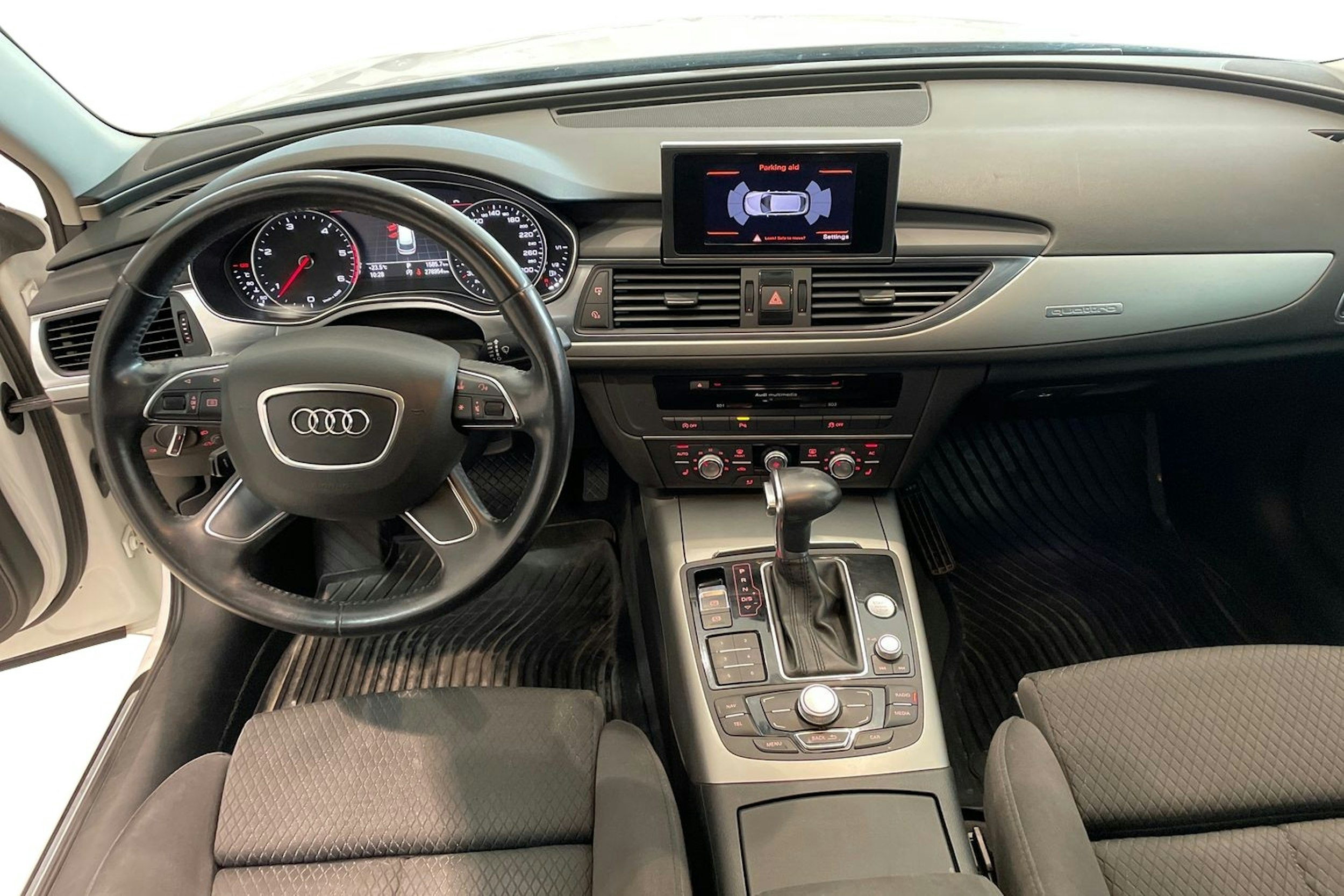 Valkoinen Audi A6 2012 kuva 9.