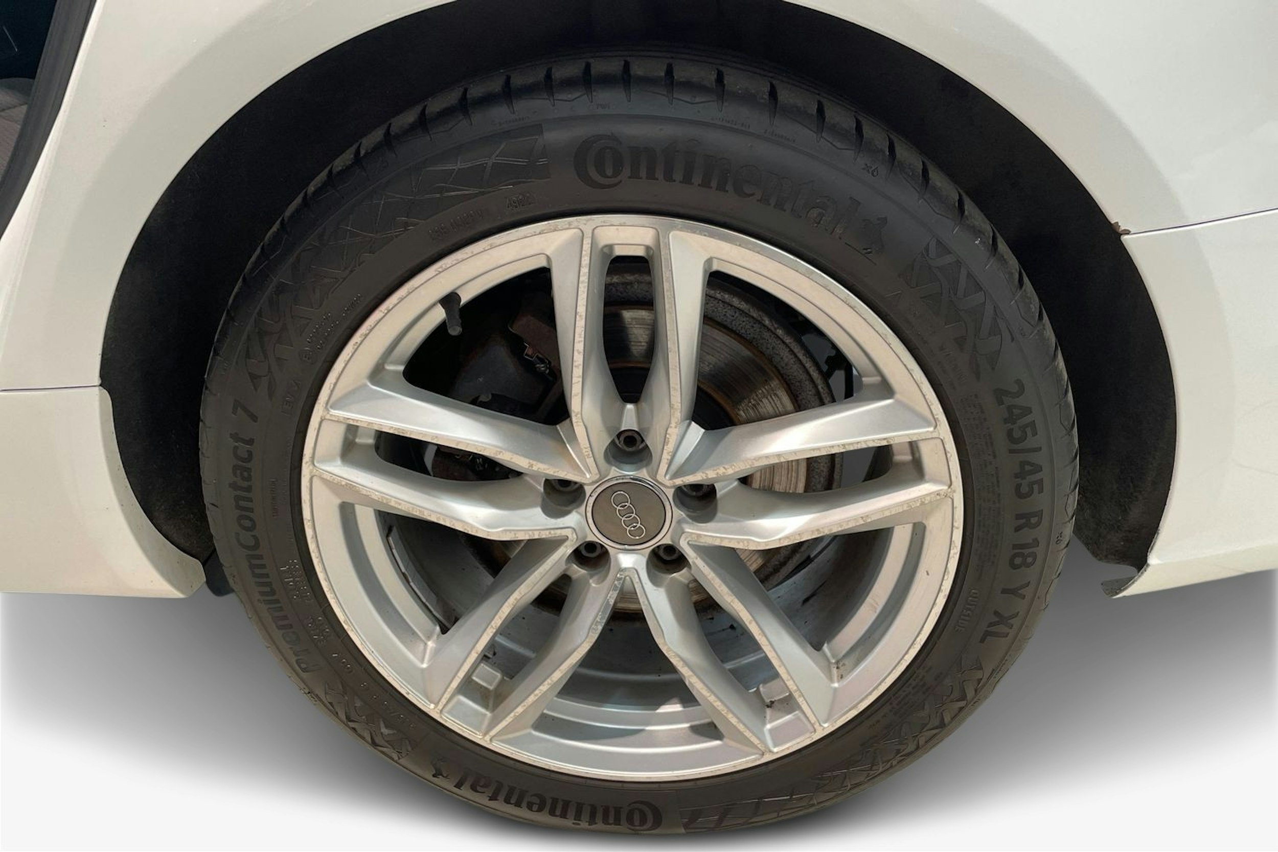 Valkoinen Audi A6 2012 kuva 11.