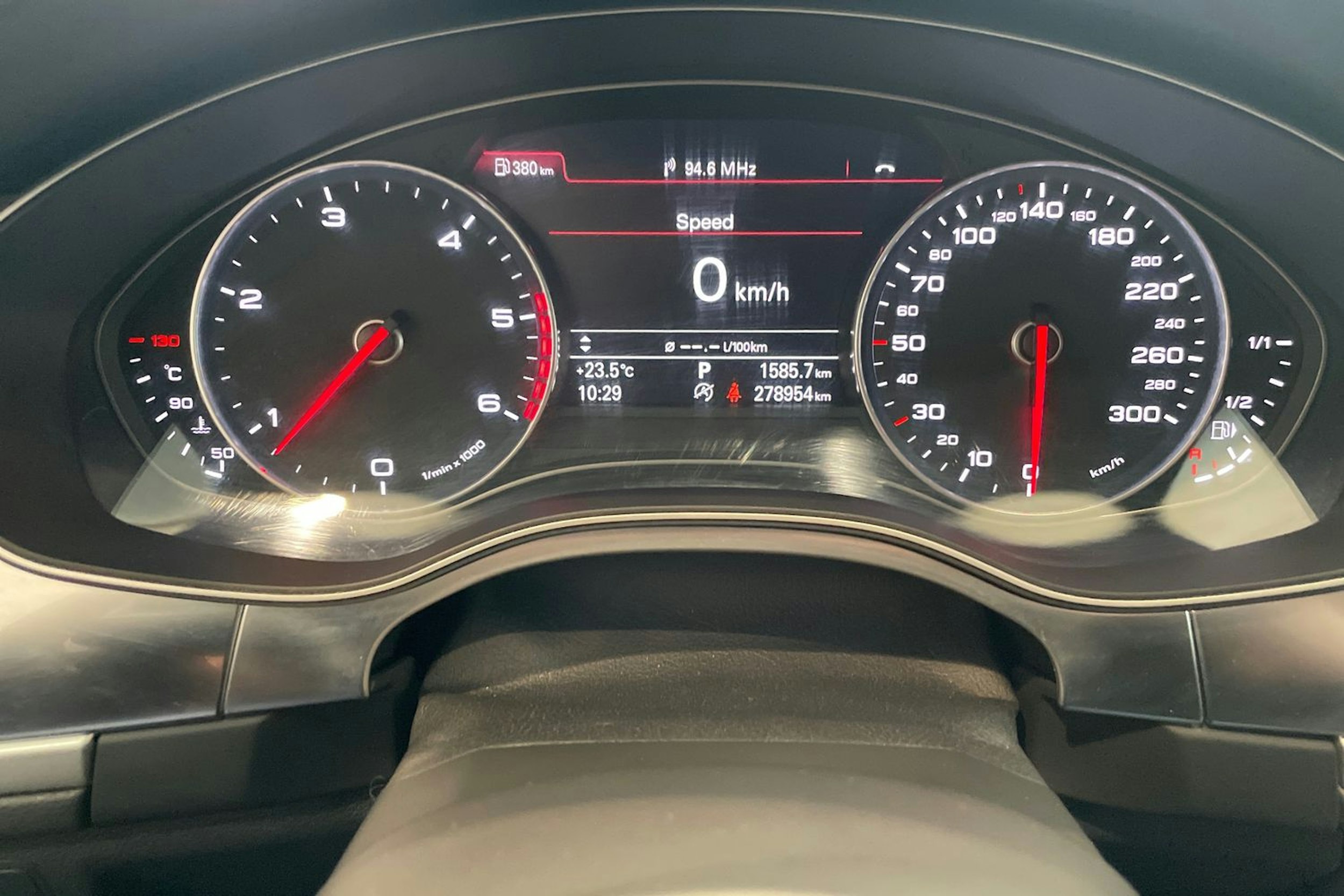 Valkoinen Audi A6 2012 kuva 14.